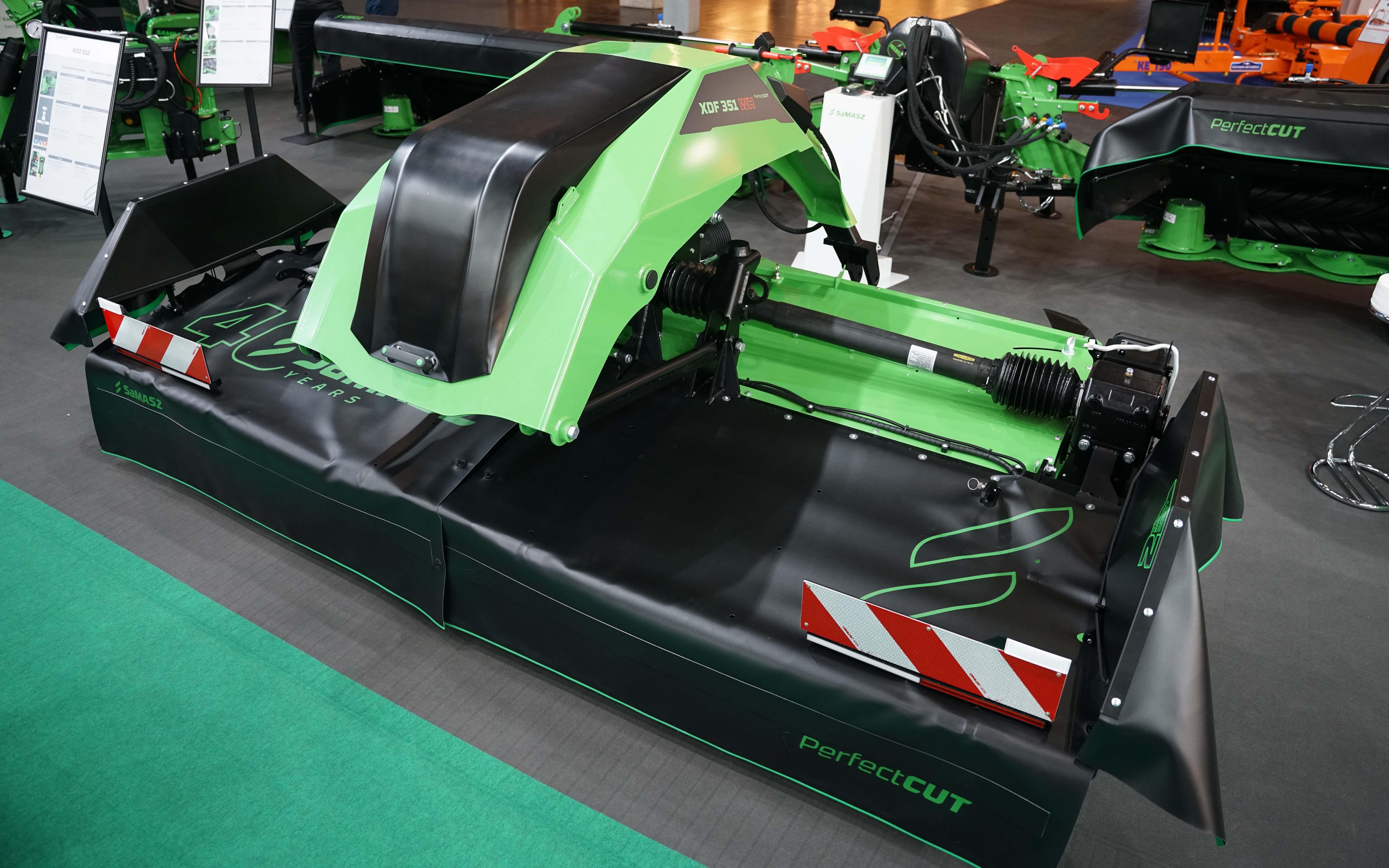 With 40 years of production under its belt SaMASZ was celebrating with a new front mower and colour scheme