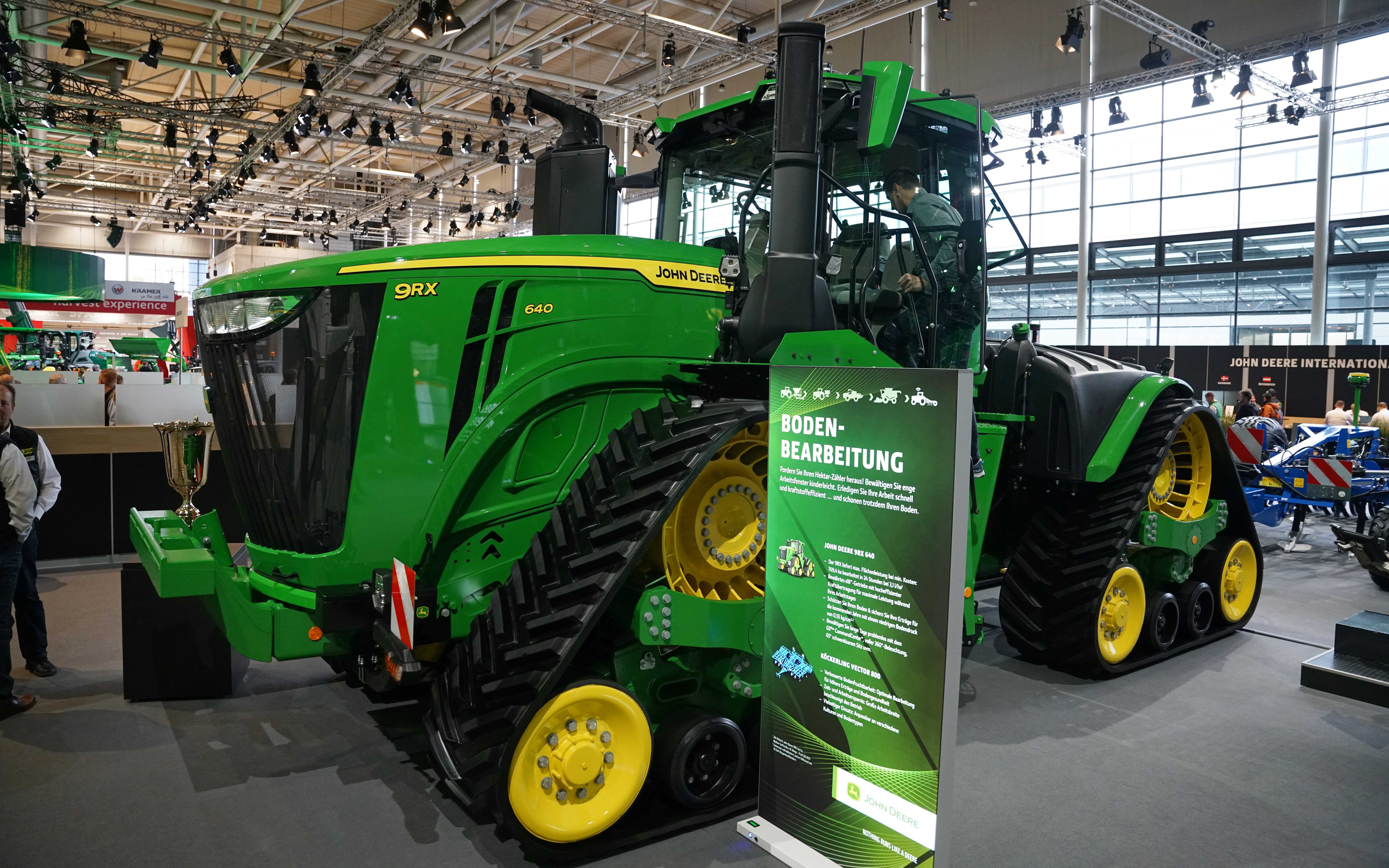 Another battle going on was that of the biggest tractor. JD weighed in with its 631hp 9RX 640