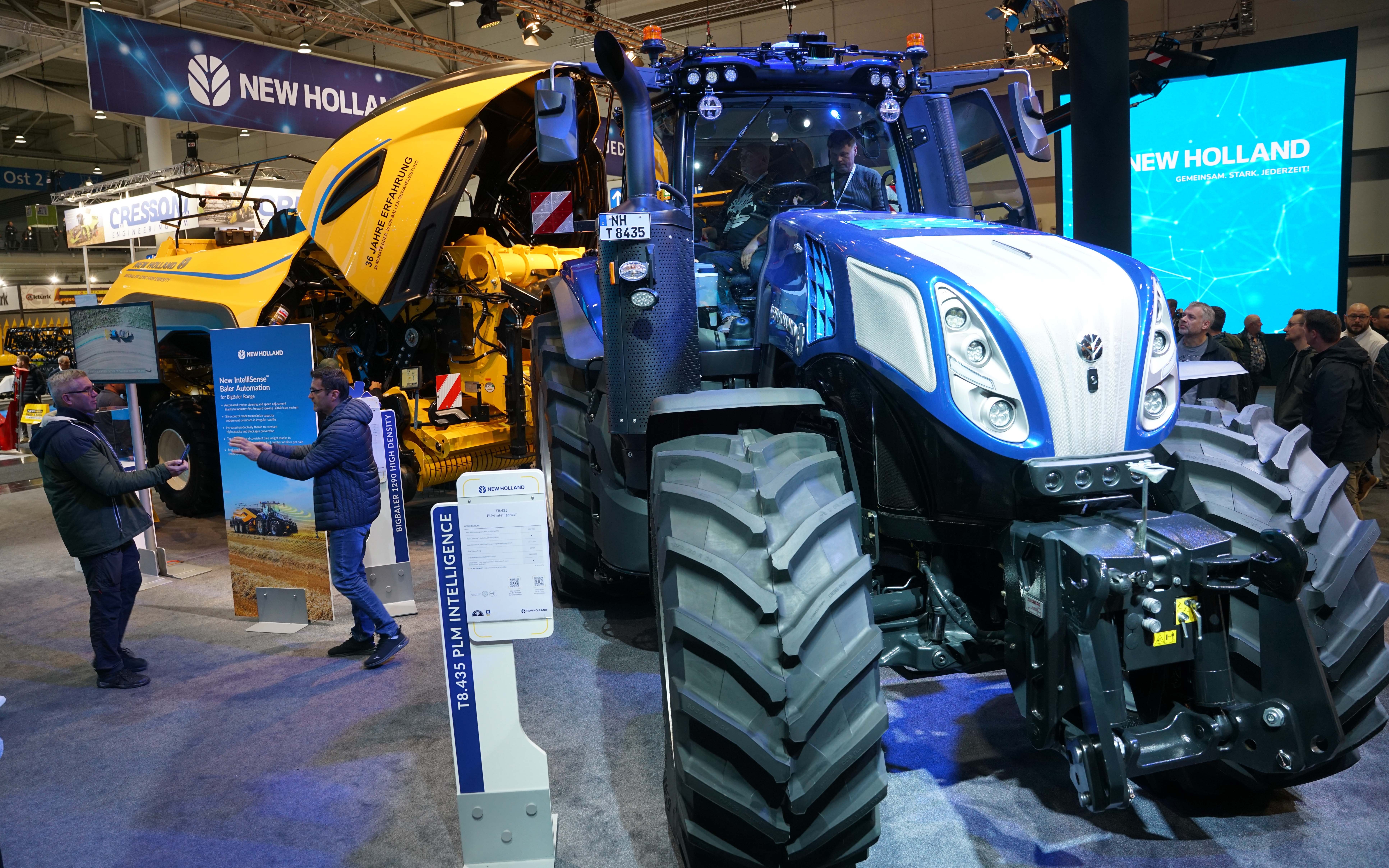 An eye catching presentation of the New Holland T8 435 and 1290 high density baler
