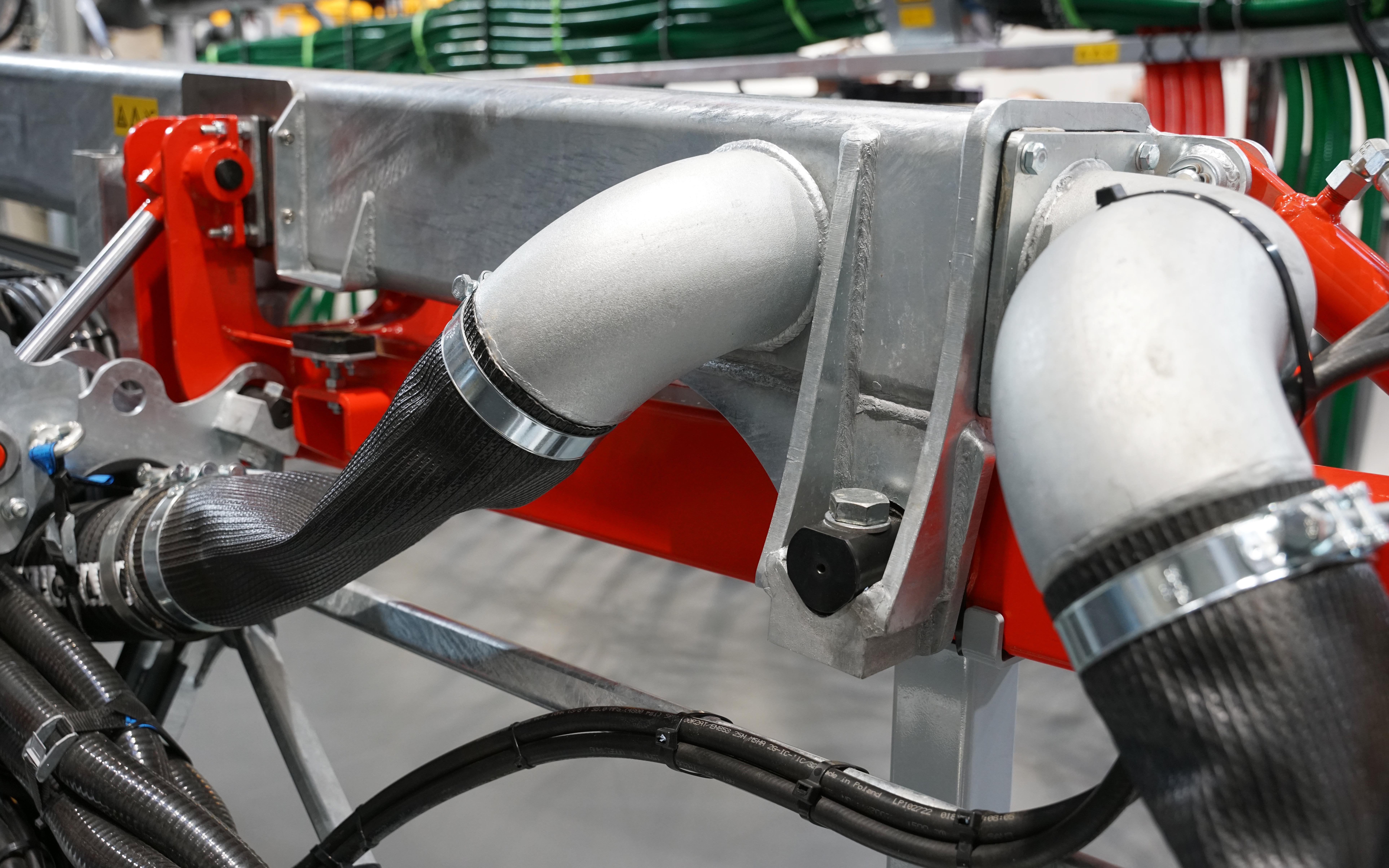 The boom structure on the Vogelsang Blackbird doubles as the units pipework