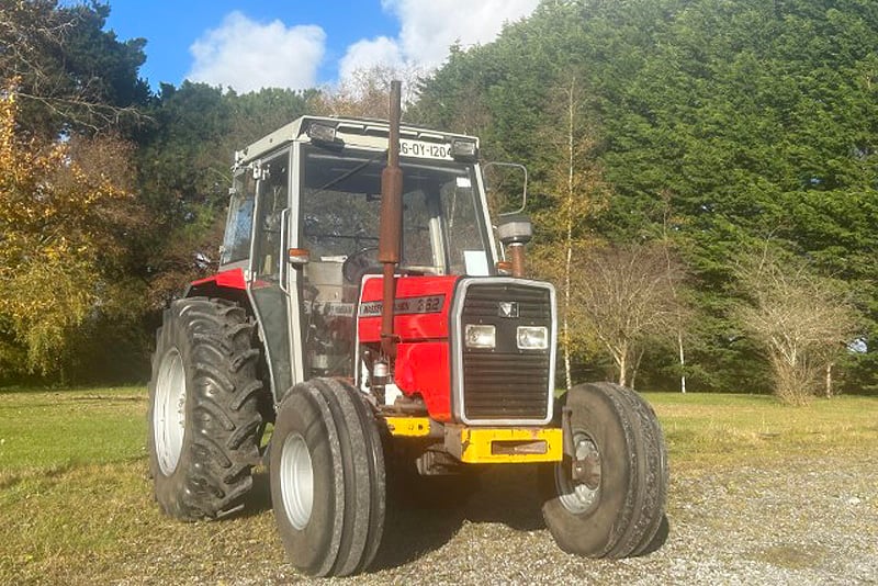 From 1996 this 61hp Massey Ferguson 362 2WD tractor has 4329 hours on the clock, It comes with 2 Spool Valves, is said to have a clean cab with all glass intact