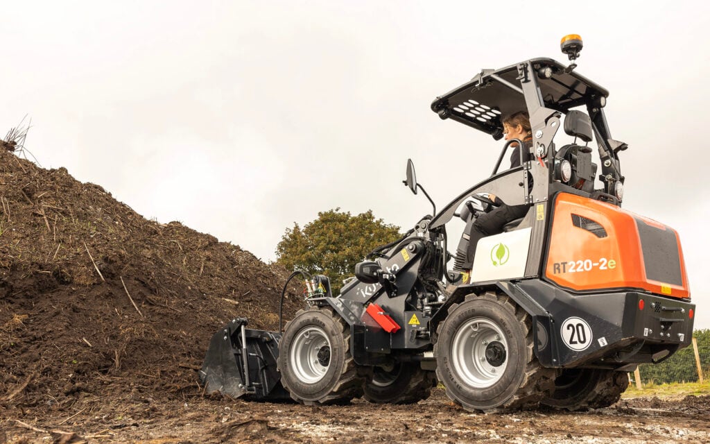 The new loaders are available with cab or canopy