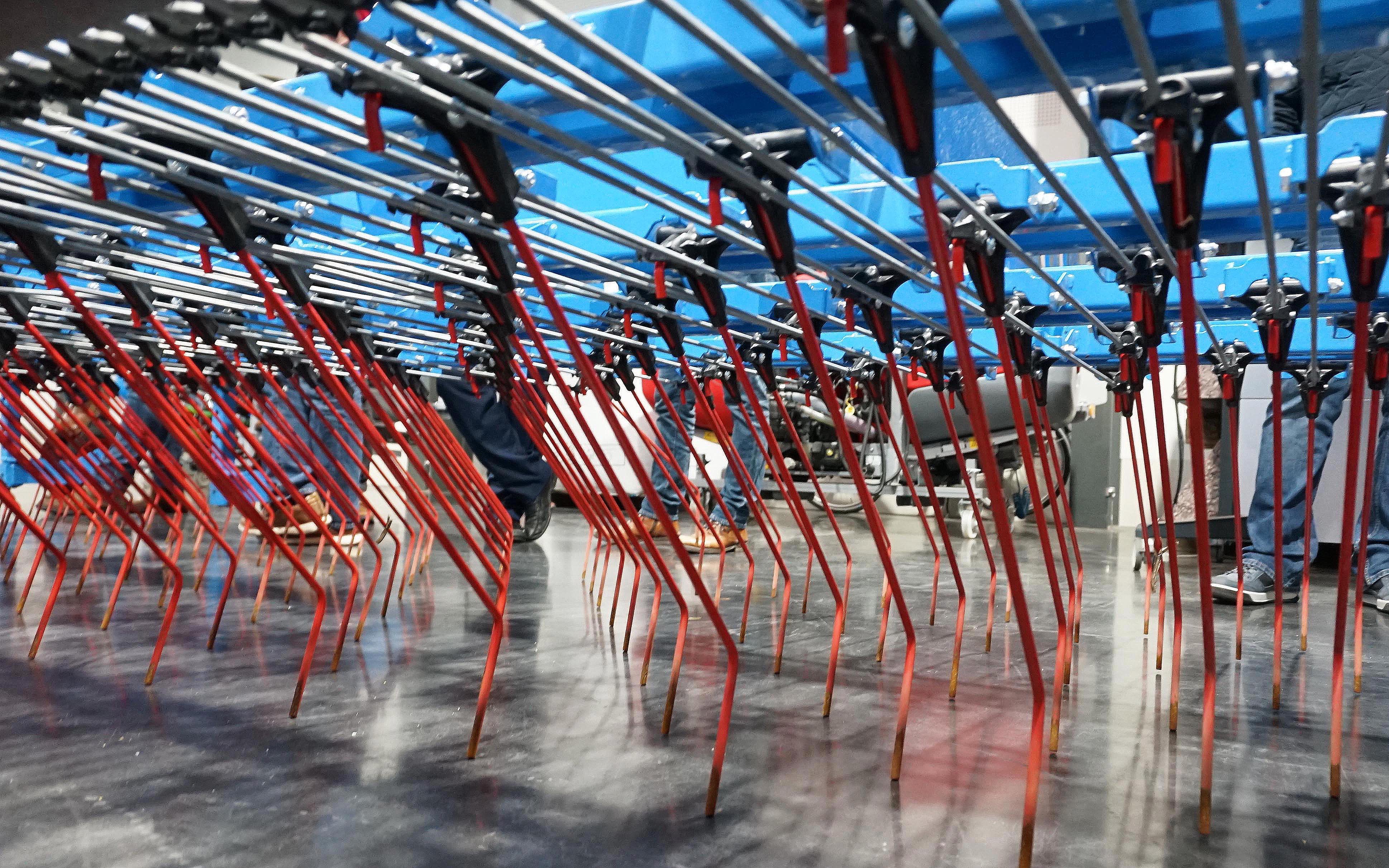 The finger weeder from Lemken relies on hydraulics and rods to adjust engagement angle rather than cables