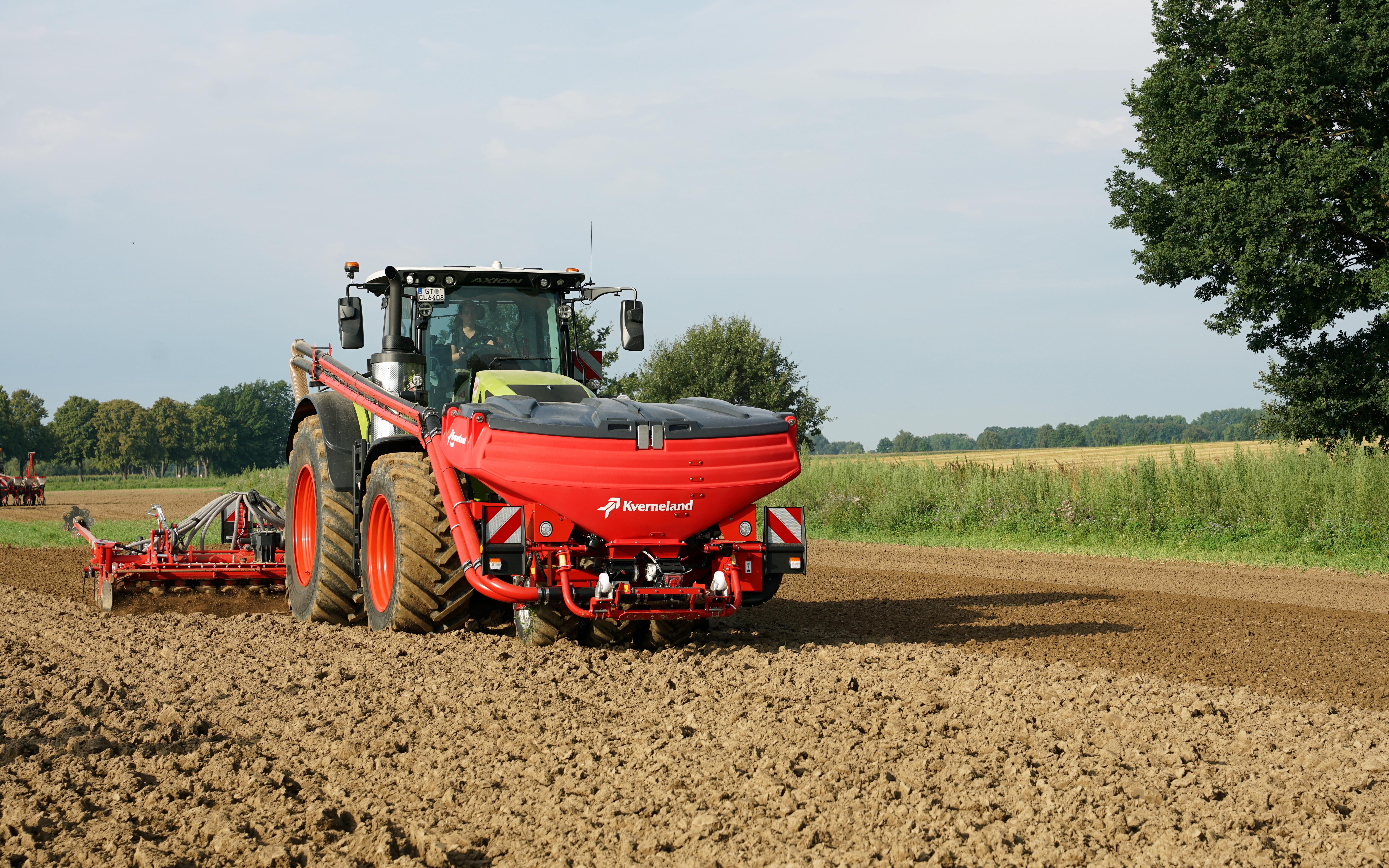 Kverneland organised a trip to Germany where the ground responded well to late autumn cultivations