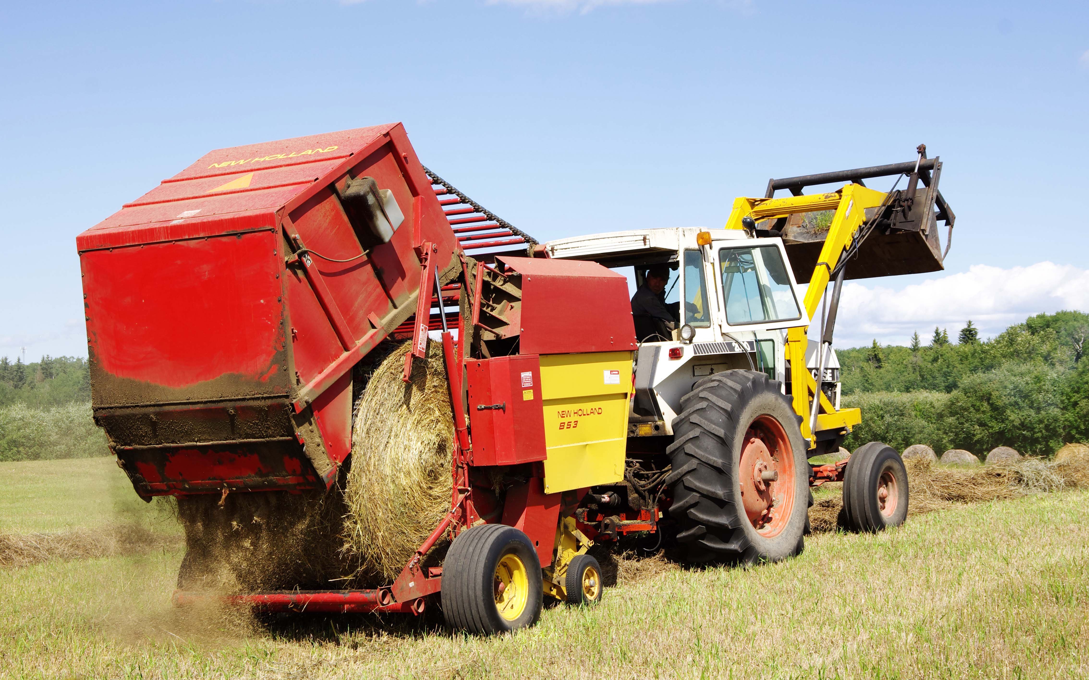 The new Holland chain type round balers enjoyed a huge fan club, especially in North America