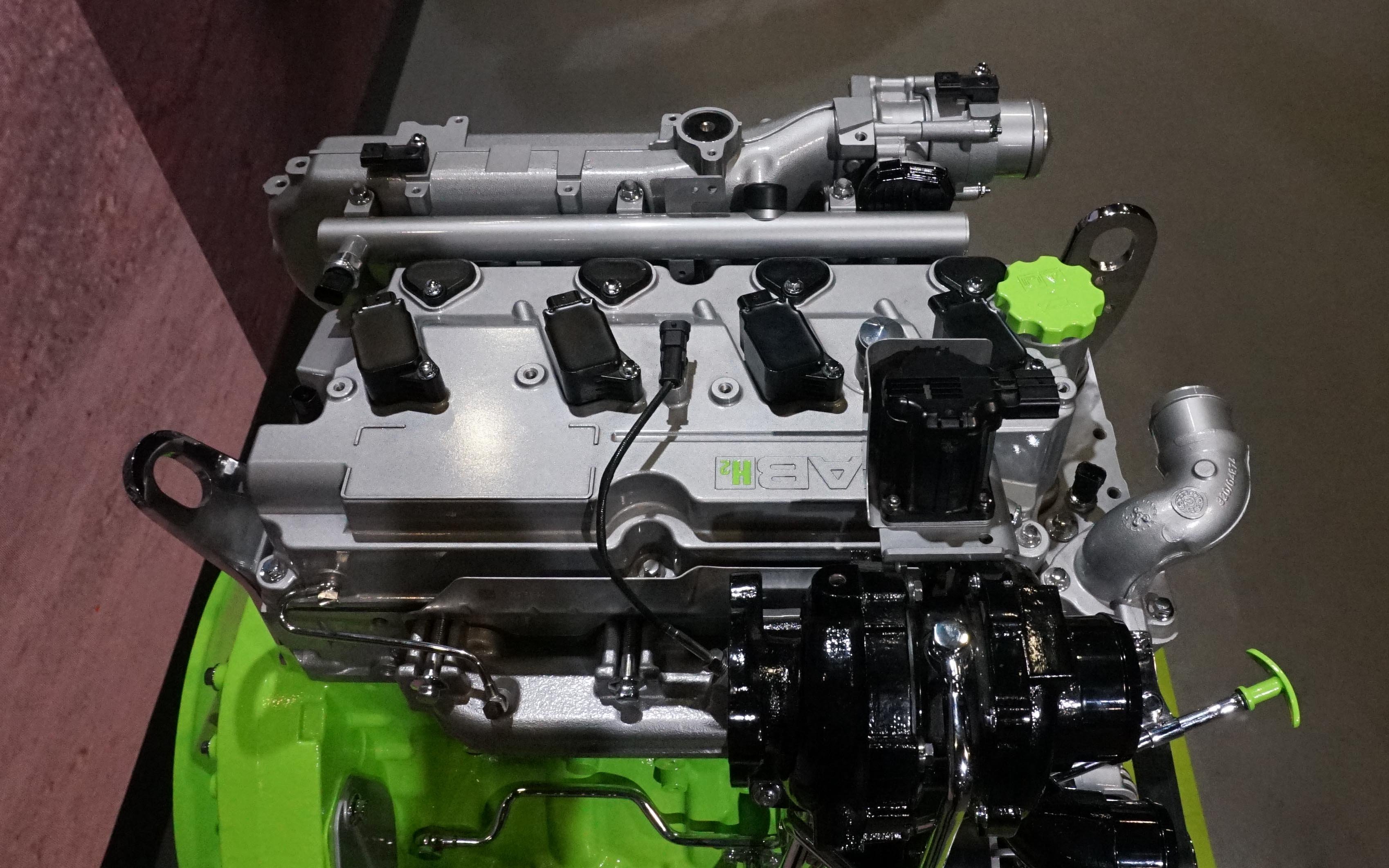 Most of the development work on hydrogen engines centres around the head. The retained parts, such as the block, are painted green on the JCB unit
