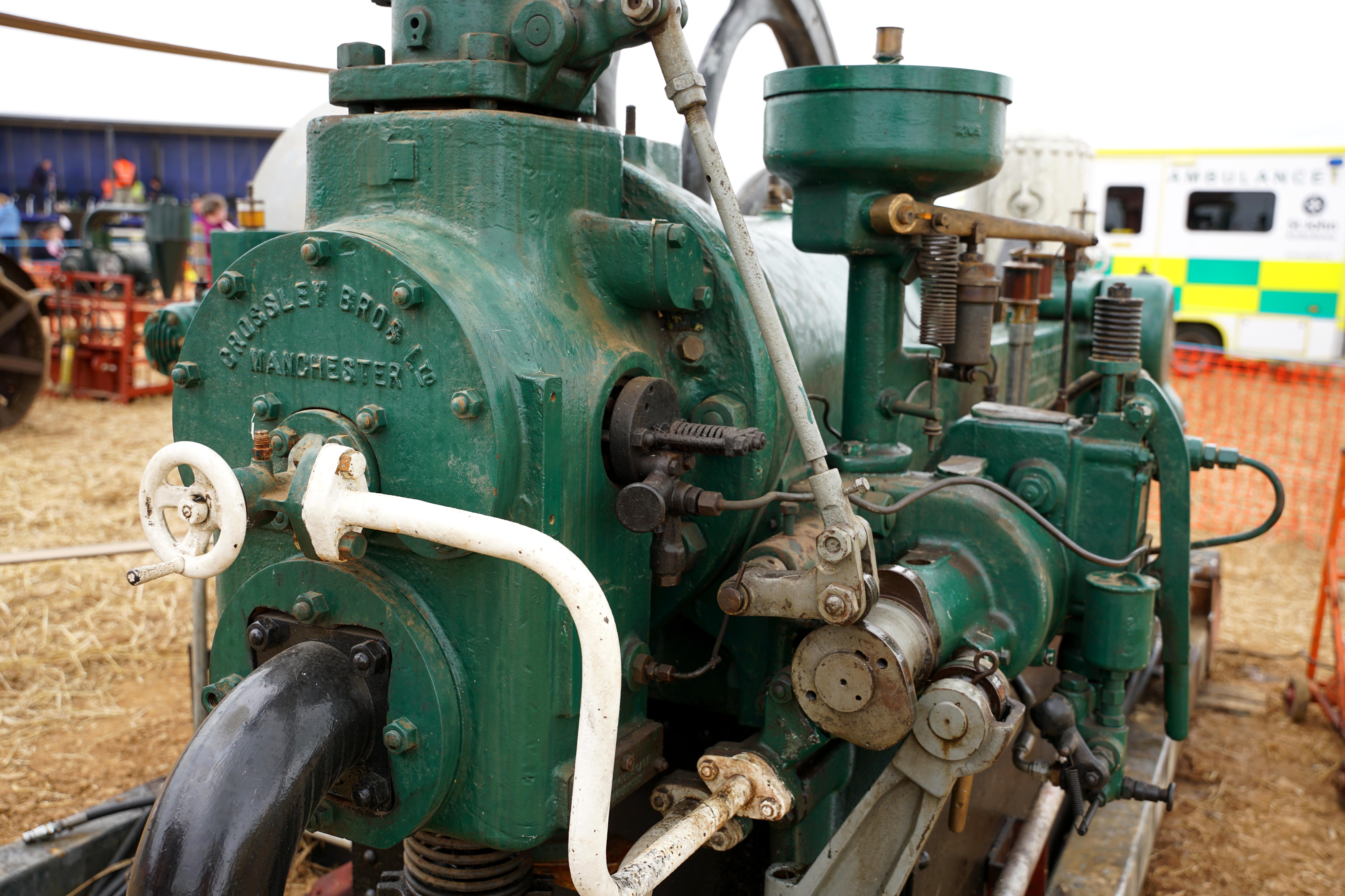 The white pipe is the compressed air feed while the two cams operate the valves. The injector is fed from a separate pump on the right. The large black pipe is the exhaust