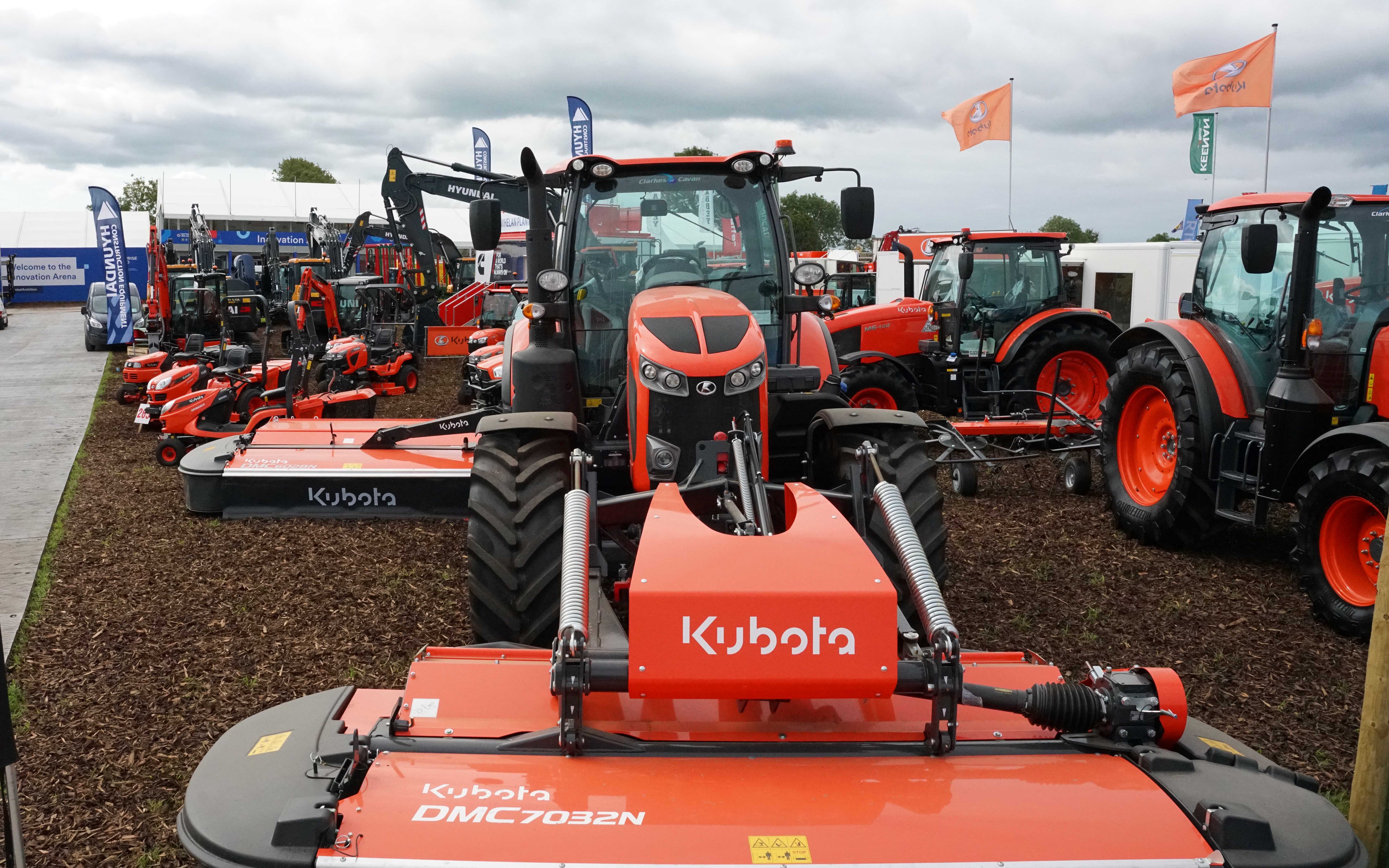 Kubota is making serious attempts to enter the farm tractor market but is hampered by the lack of a six-pot offering