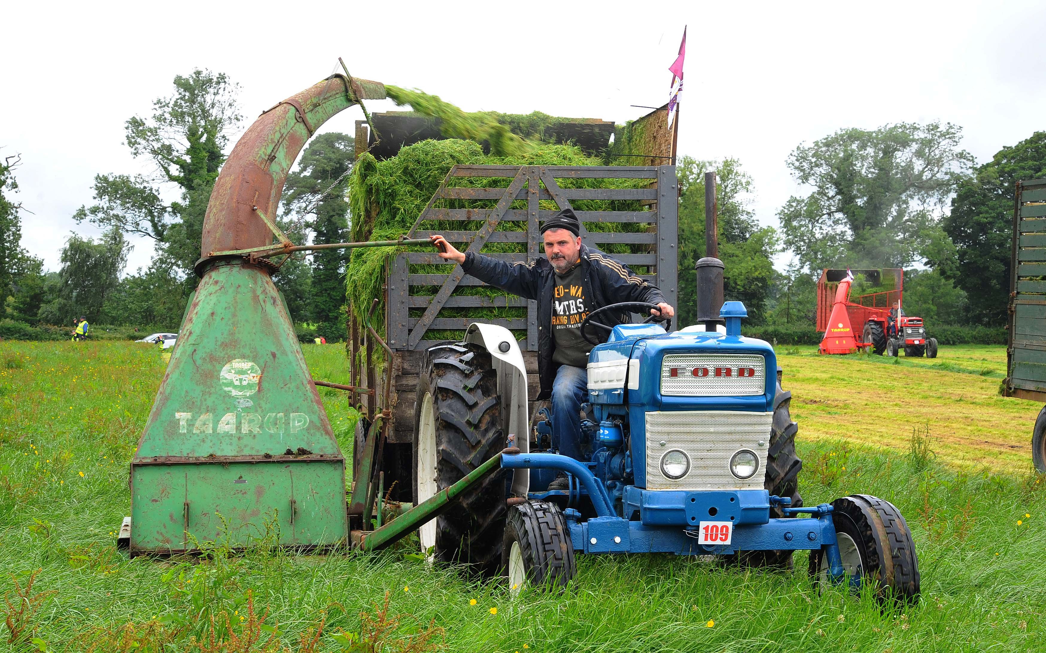 The original 6X tractors had a distinctive 'sharks gills' styling on the bonnet which was dropped with the later and much improved 6Y models