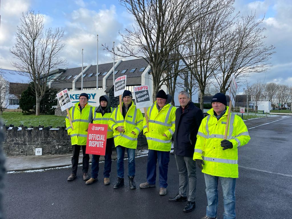 Sinn Féin spokesperson for justice and Kerry TD Pa Daly offered his support to the drivers Source: Sharon Ryan SIPTU