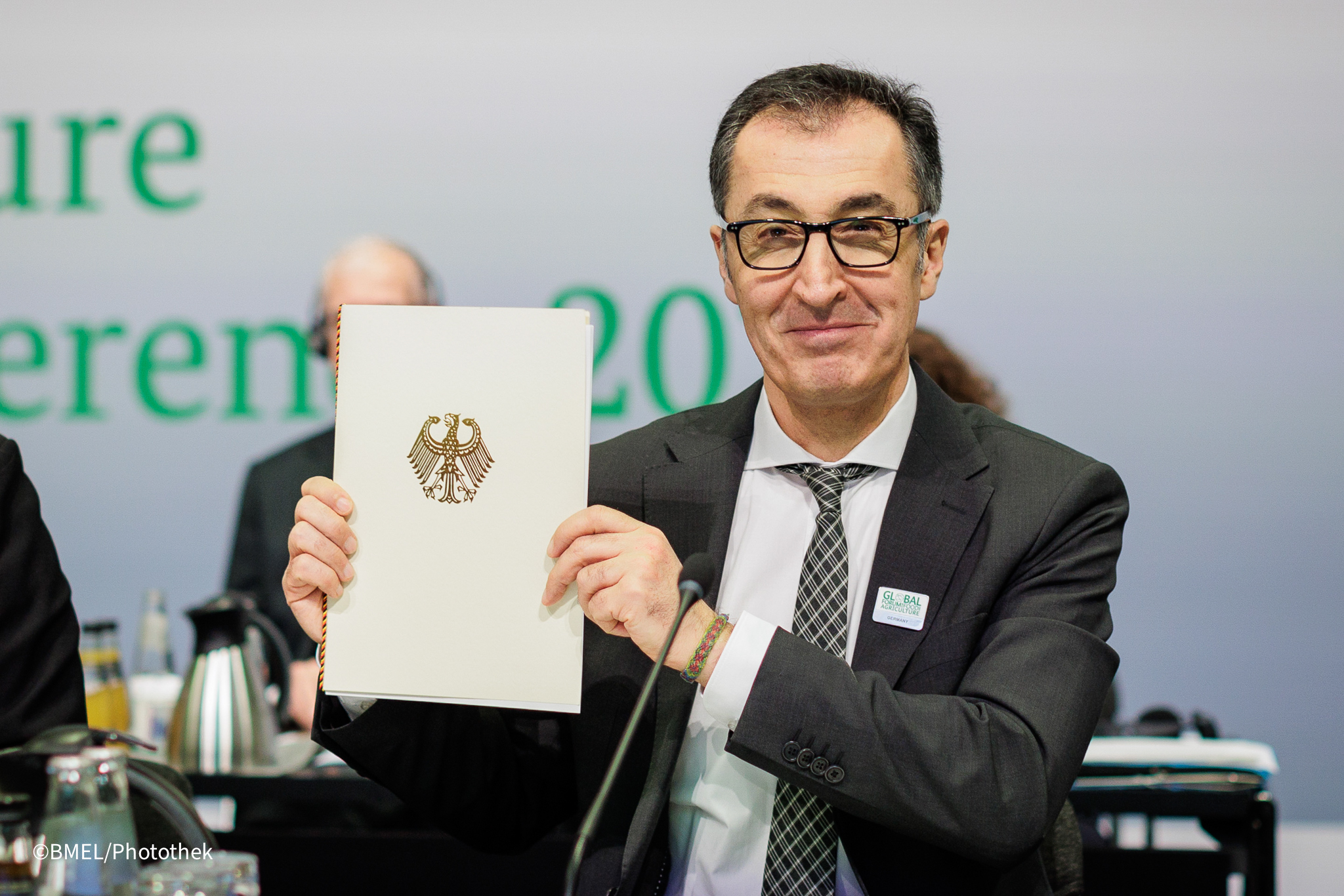 Germany's Federal Minister of Agriculture Cem Oezdemir holding the final communiqué at the conference. Source: Federal Ministry of Food and Agriculture