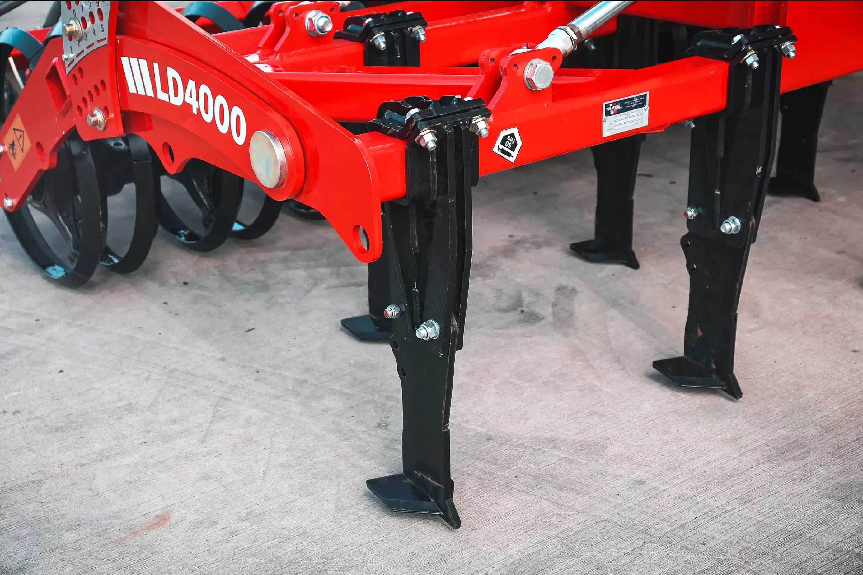 The Weaving LD Topsoiler is designed to relieve compaction problems with minimum soil disturbance