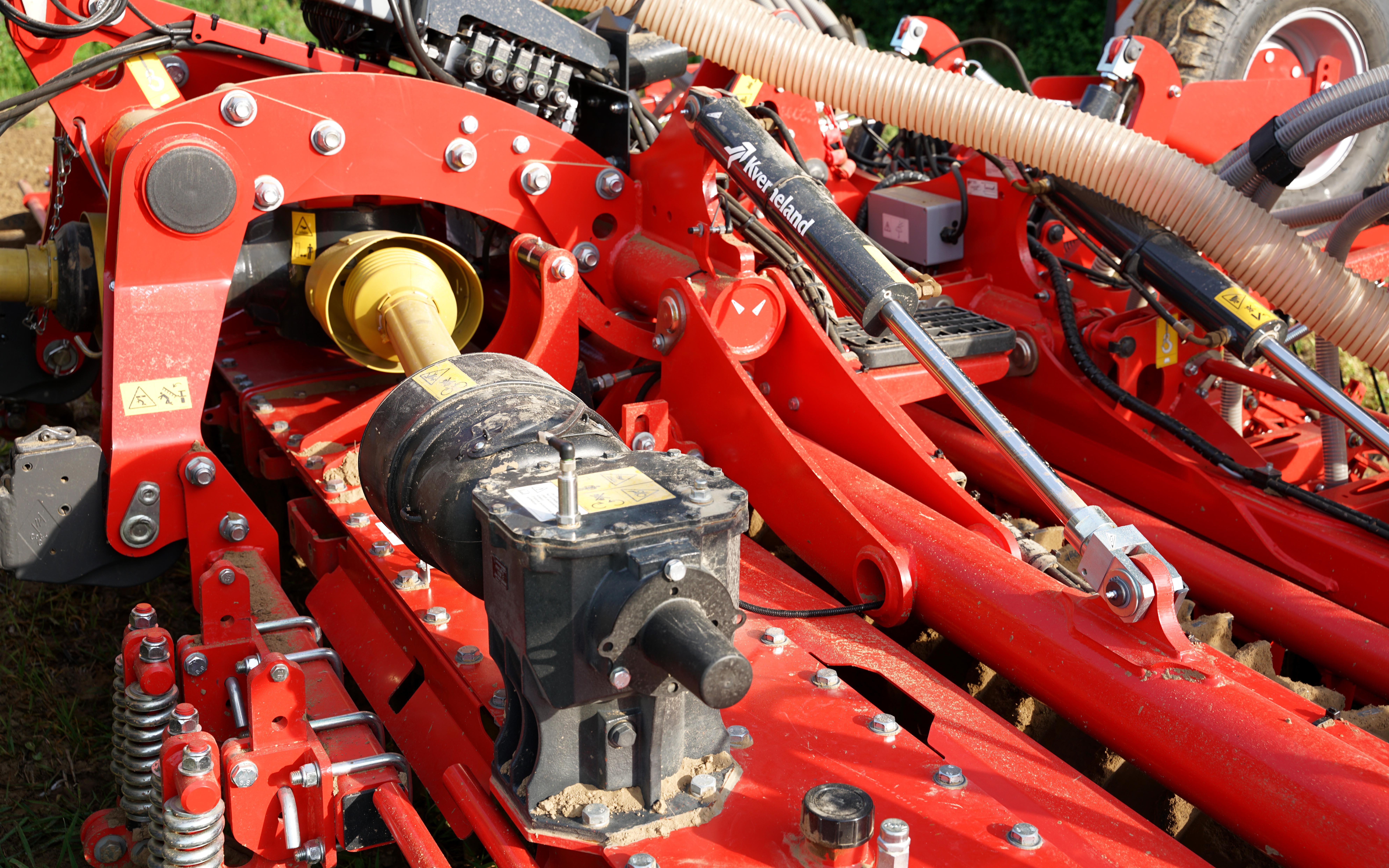 Kverneland power harrow and f-drill combination