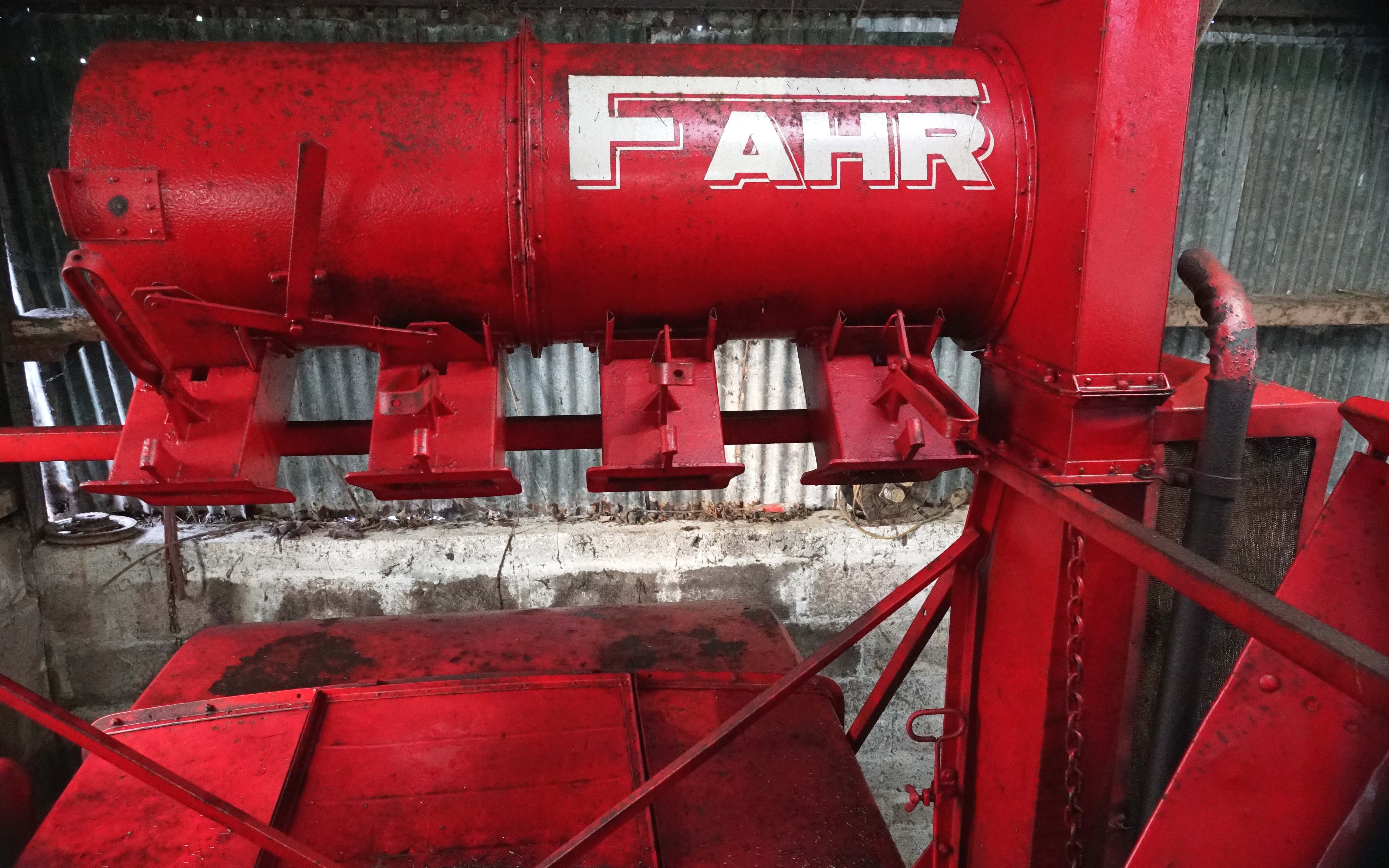 The bagging station had four outlets, enabling two men to work it. The handle in the bottom right adjusted the fan pressure