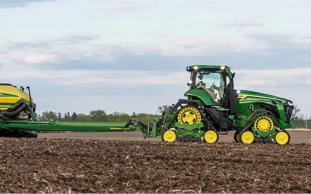The larger 8 and 9 series tractors have been offered with the option of EVT since 2022