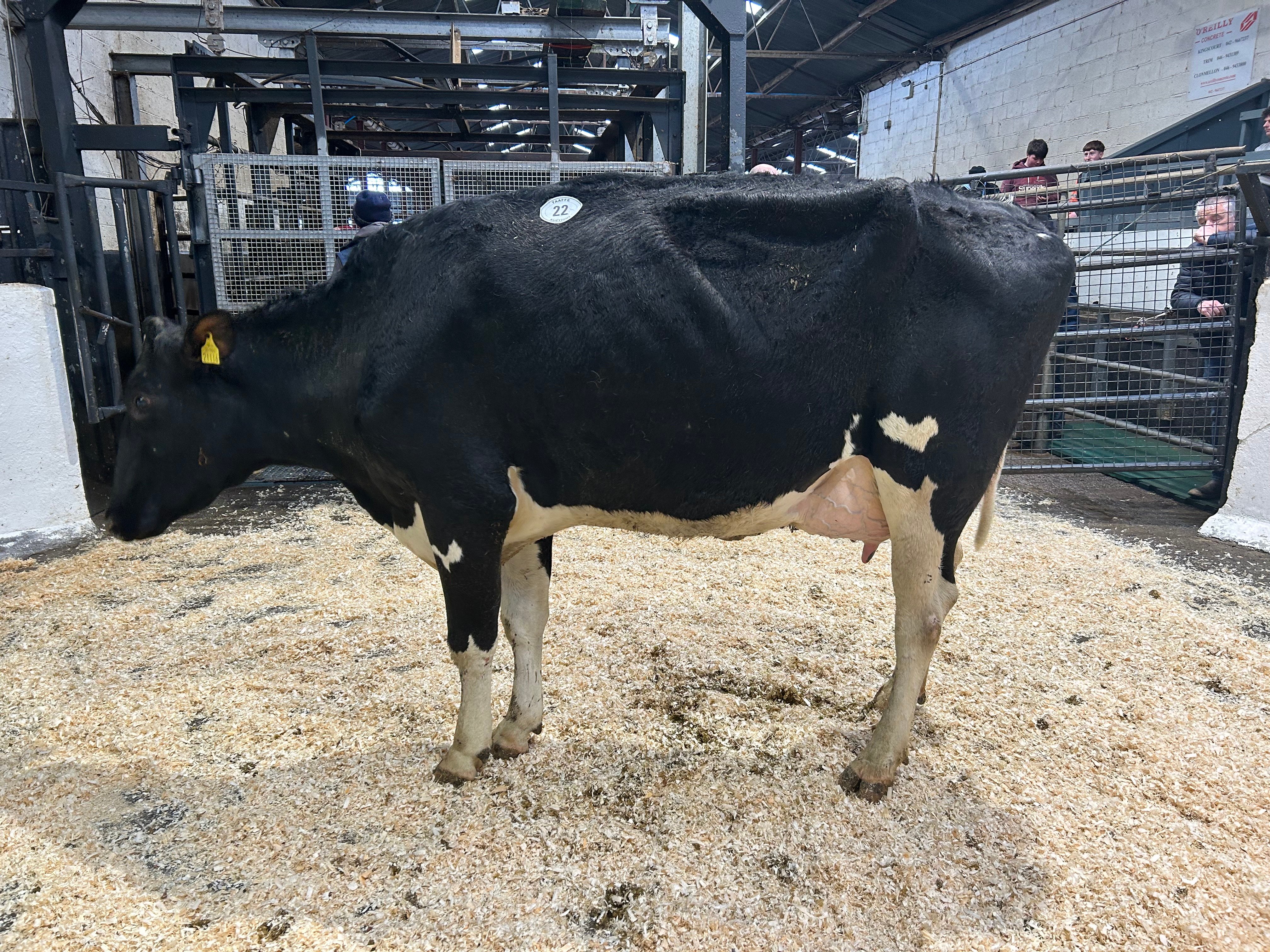 Lot 22: Cullies Apple-Chrisp Lustre sold for 2,580gns