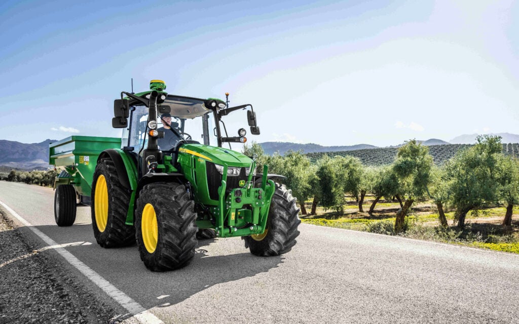 Road transport speeds of up to 40km/h are possible with the 5M series