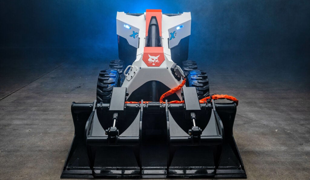 No hydraulics are to be found on the RogueX2, it's all done by electric actuation