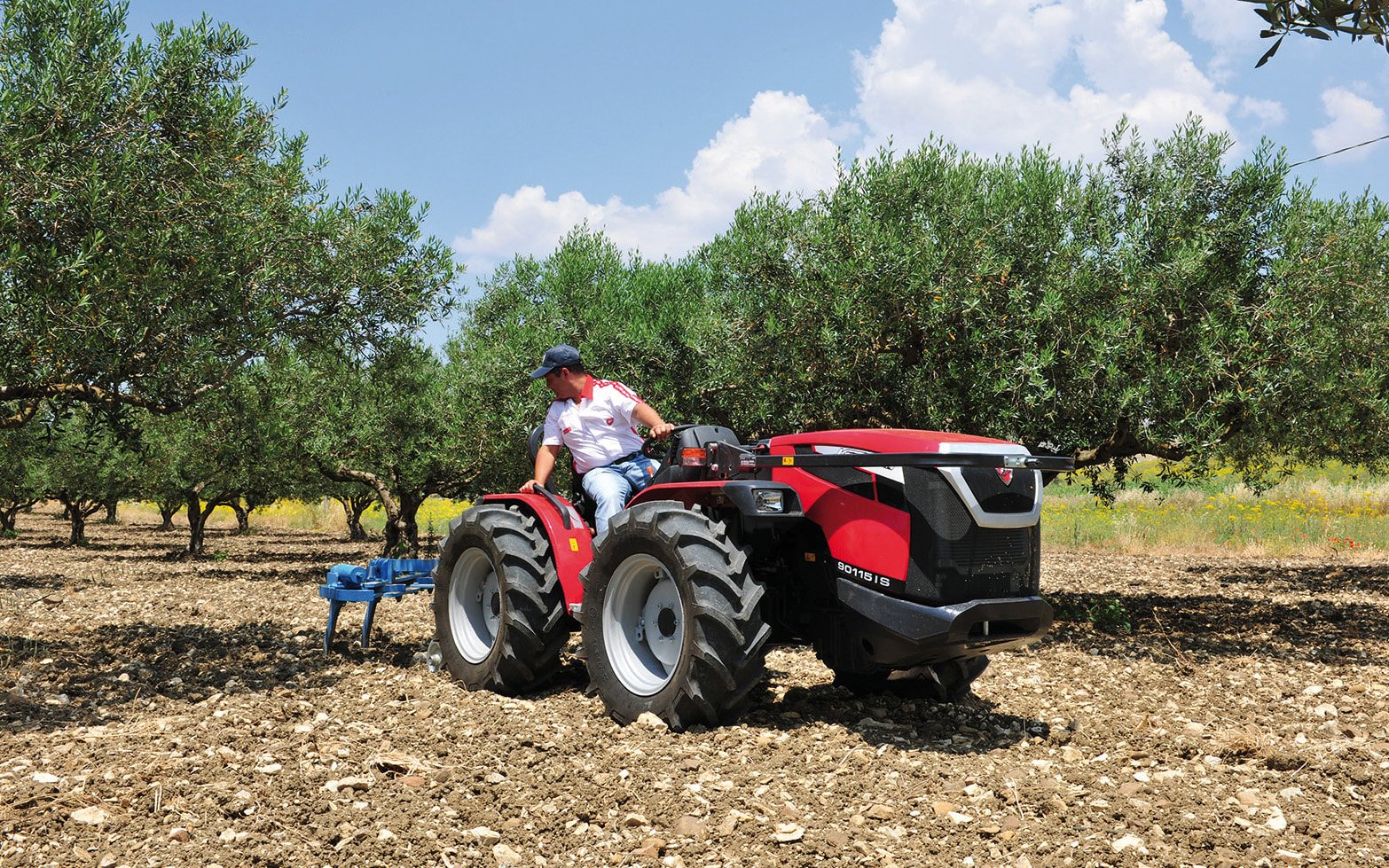 Valpadana make small articulated tractors suitable for orchards and vineyards