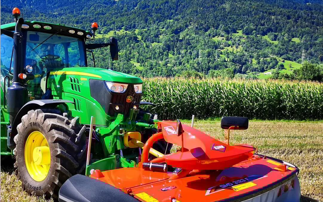 The use of the front linkage and PTO is still possible with certain models from the range