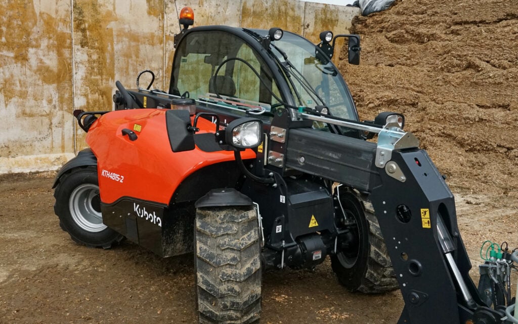 The Kubota KTH 4815-2 is a powerful compact that is light enough for a road trailer and pick up