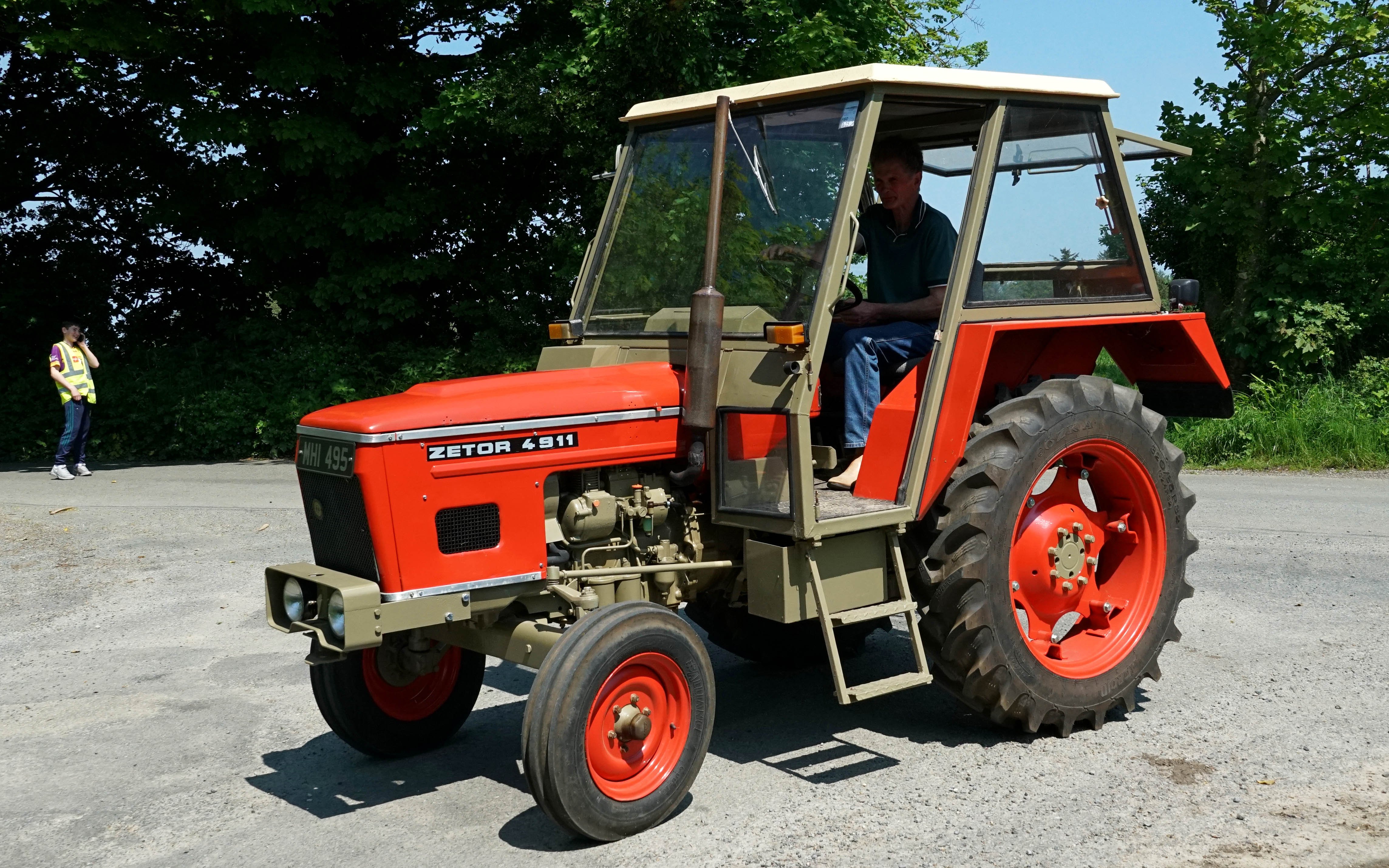 The much maligned Zetors were really quite advanced for their time. The 4911 is from the late 70s and comes with a flat floor safety cab