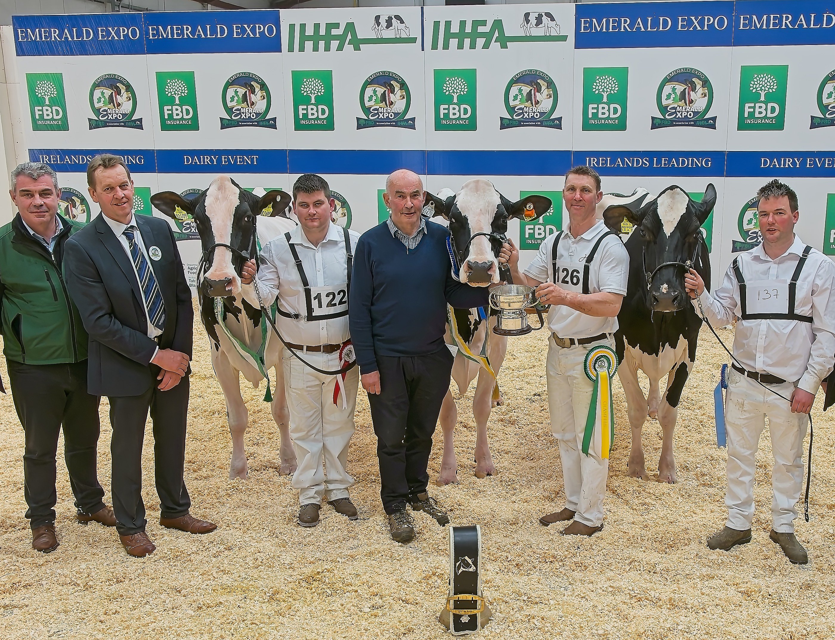 L-R: Conor McGovern of sponsors FBD; show judge David Booth; Show Reserve Champion ‘Lisnalty Inka Ideal 609 and handler Paul Murphy; Tom Kelly with Show Champion, ‘Hallow Solomon Twizzle 3’ and handler Phillip Jones; Show Honourable Mention with Handler, Andrew Kennedy