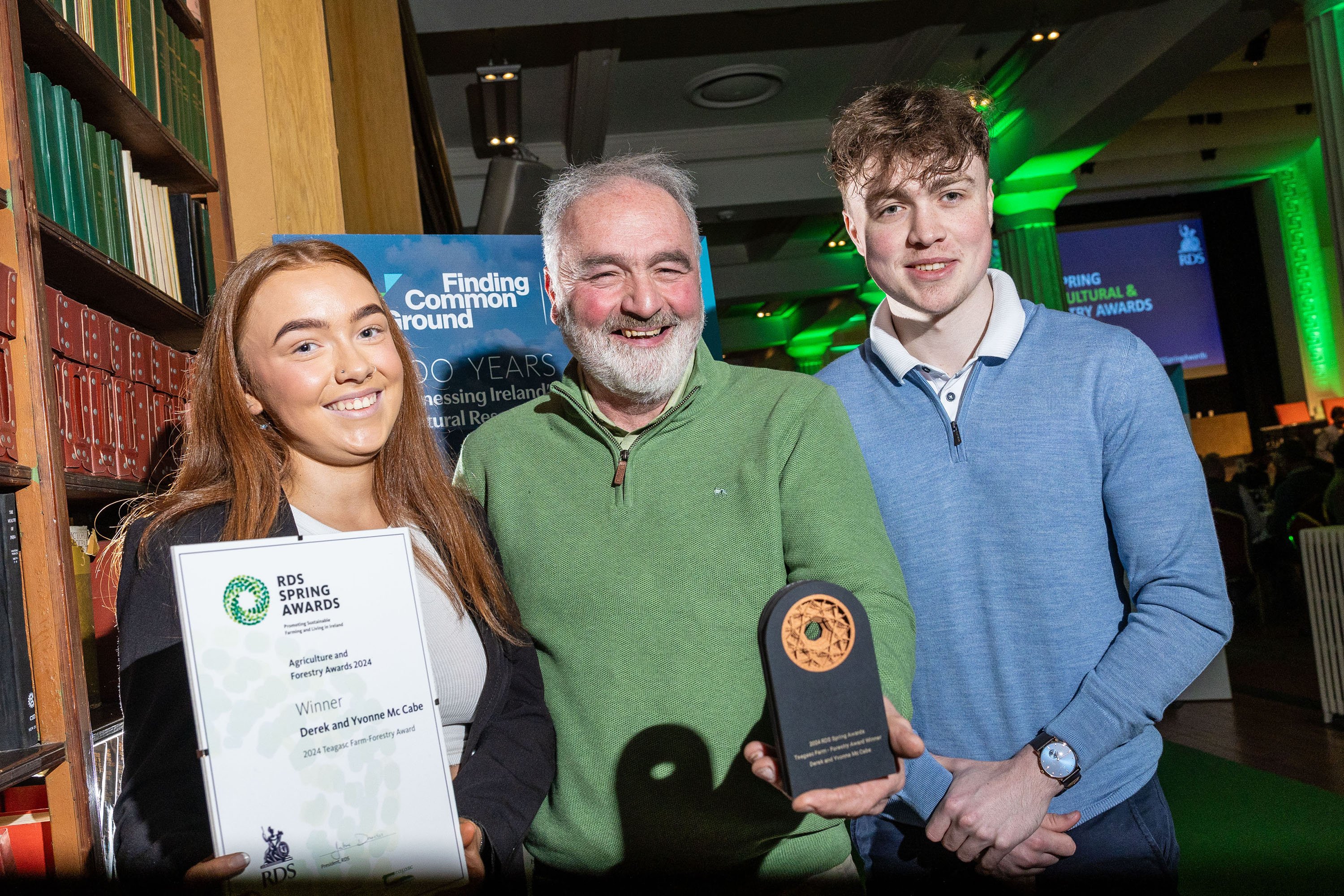 Derek McCabe of Mountnugent, Co. Cavan with his children Alanna and Calum. Derek is the overall winner of the 2024 RDS Teagasc Farm Forestry Award