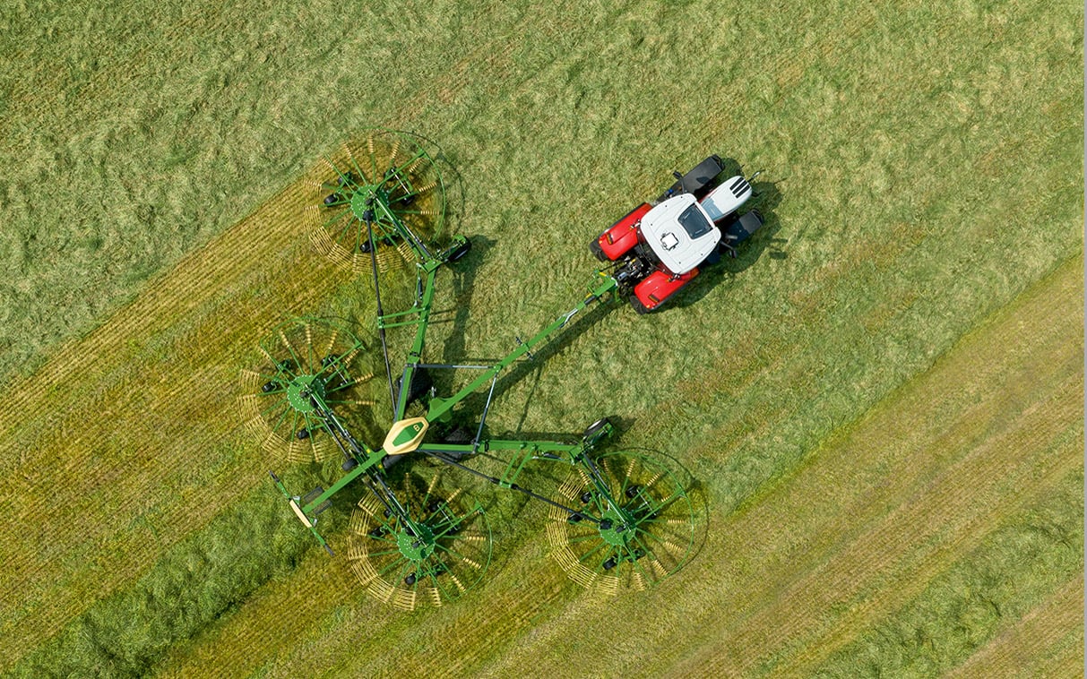 The outriggers can be moved in and out independently of each to adjust working width