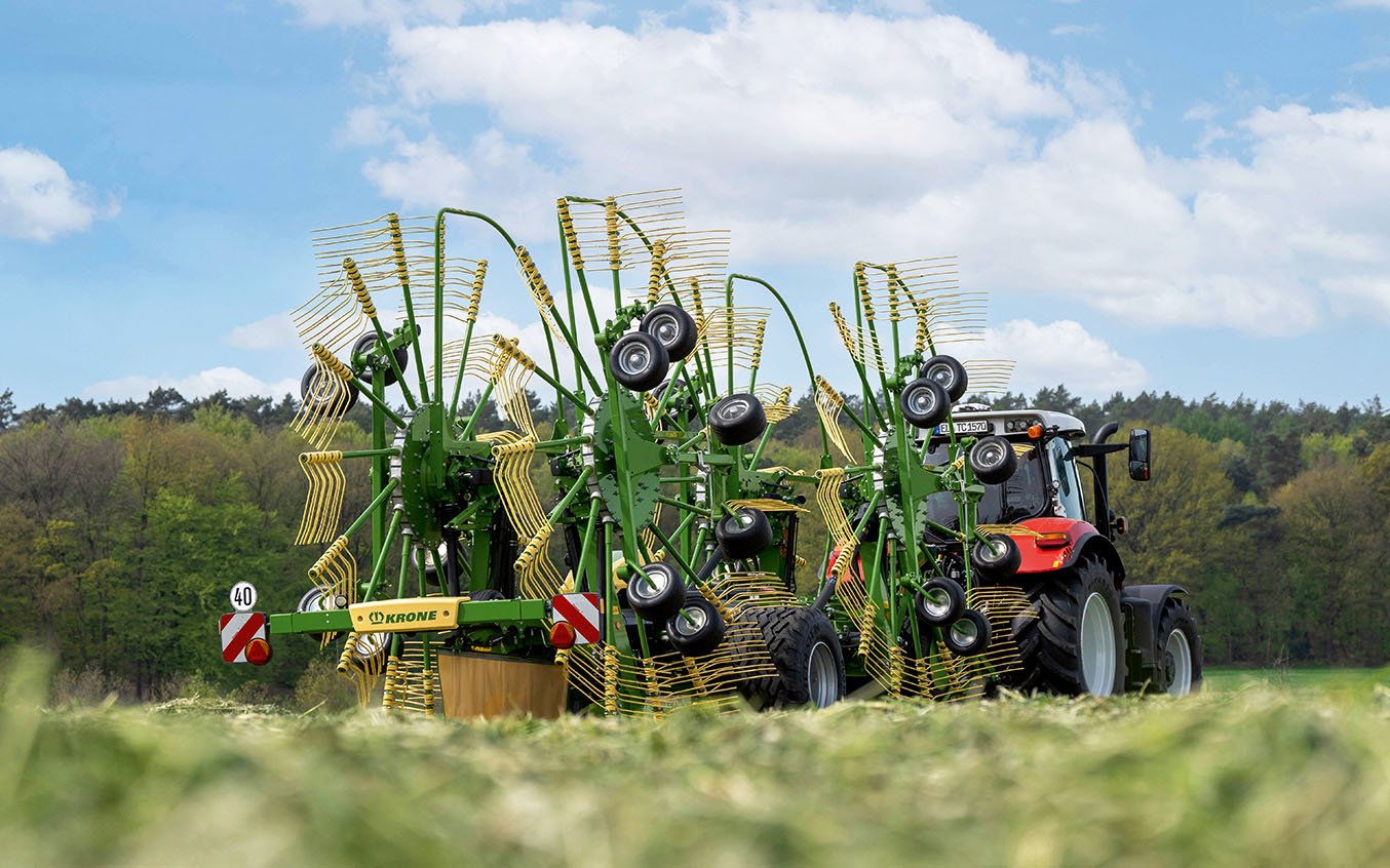 The rake frame can be lowered to less than four metres high for transport