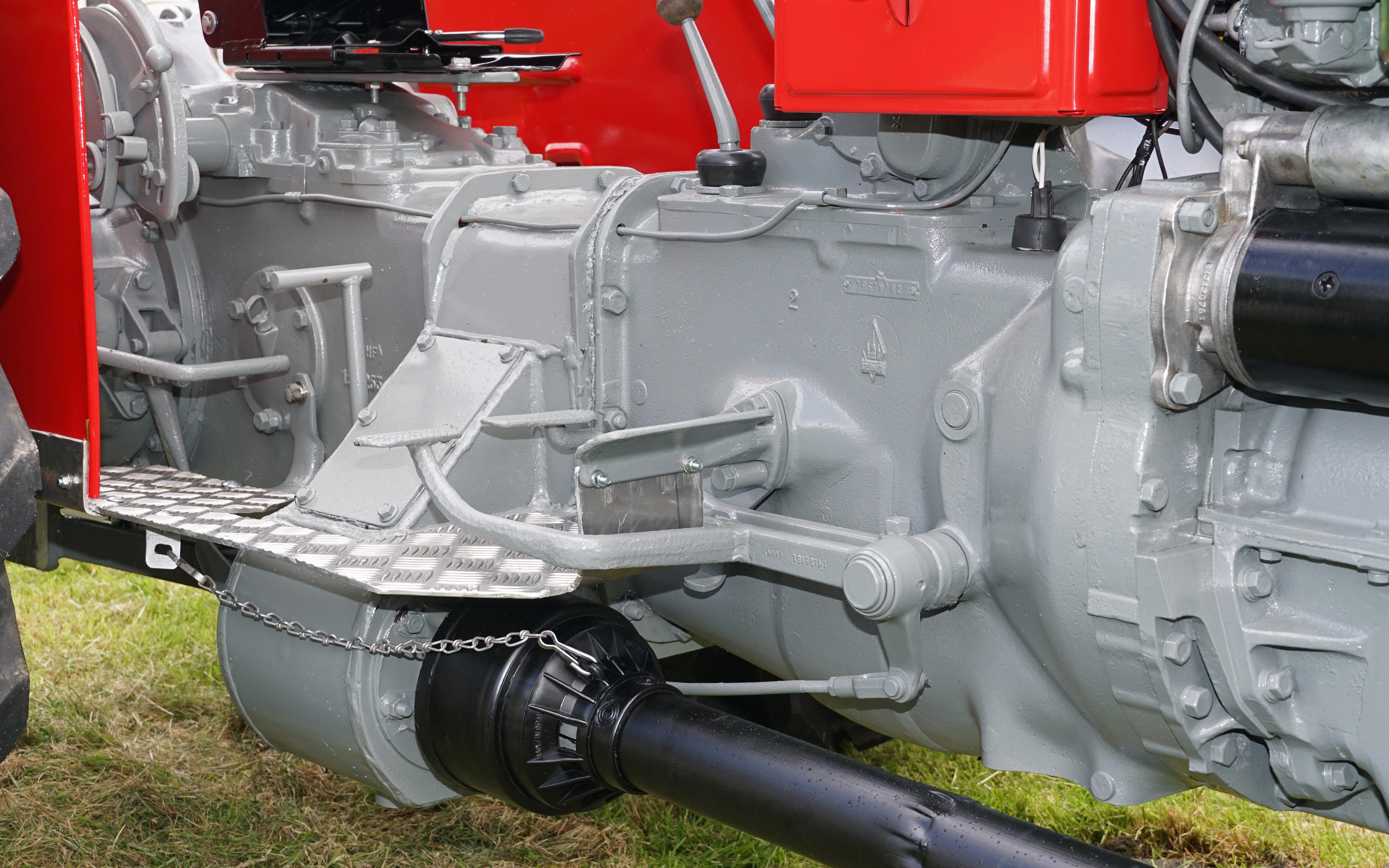 The homemade transfer box carries the drive forward via a Land Rover prop shaft
