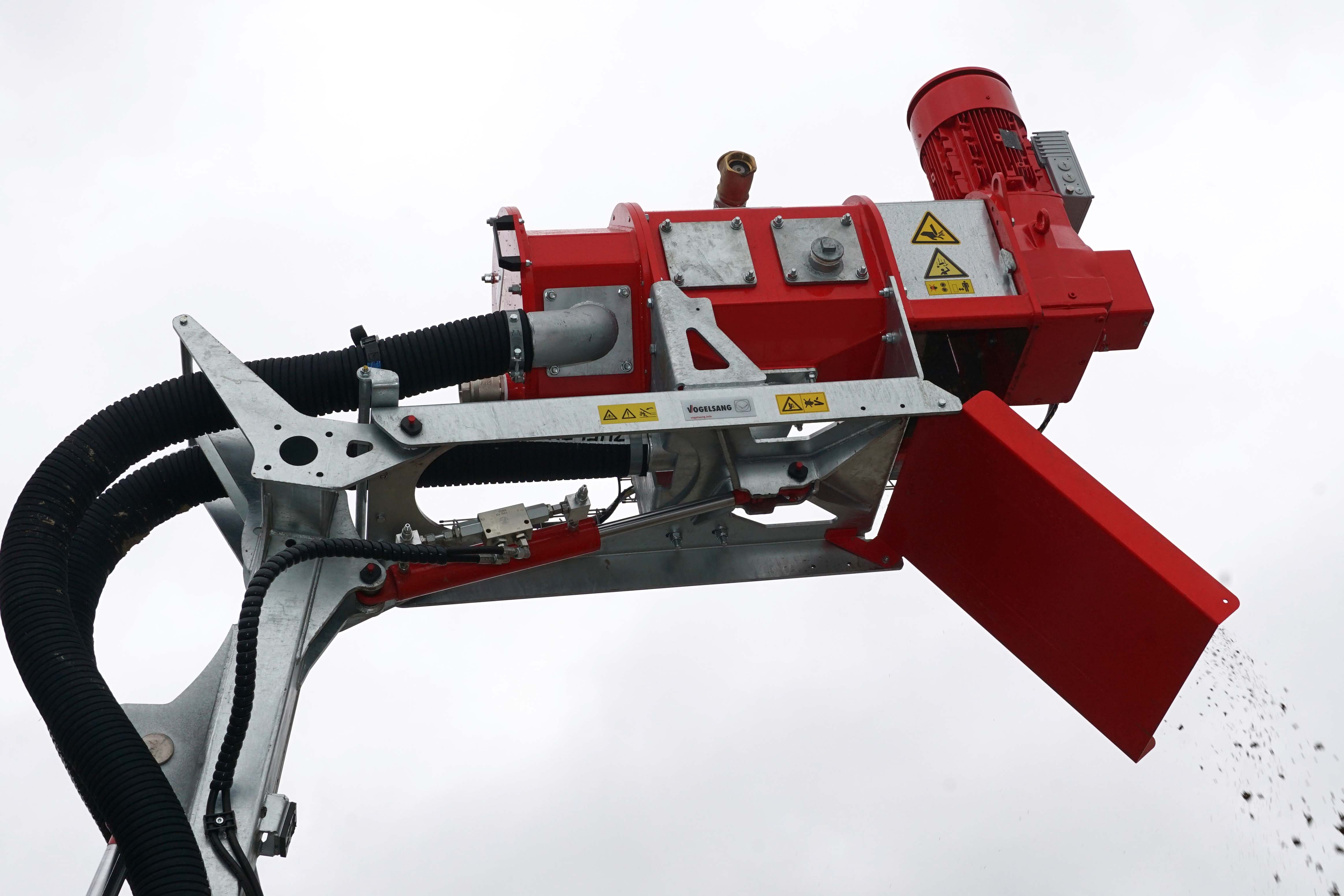 The XSplit separator has its main motor mounted away from the press, eliminating the the possible ingress of fluid into the motor
