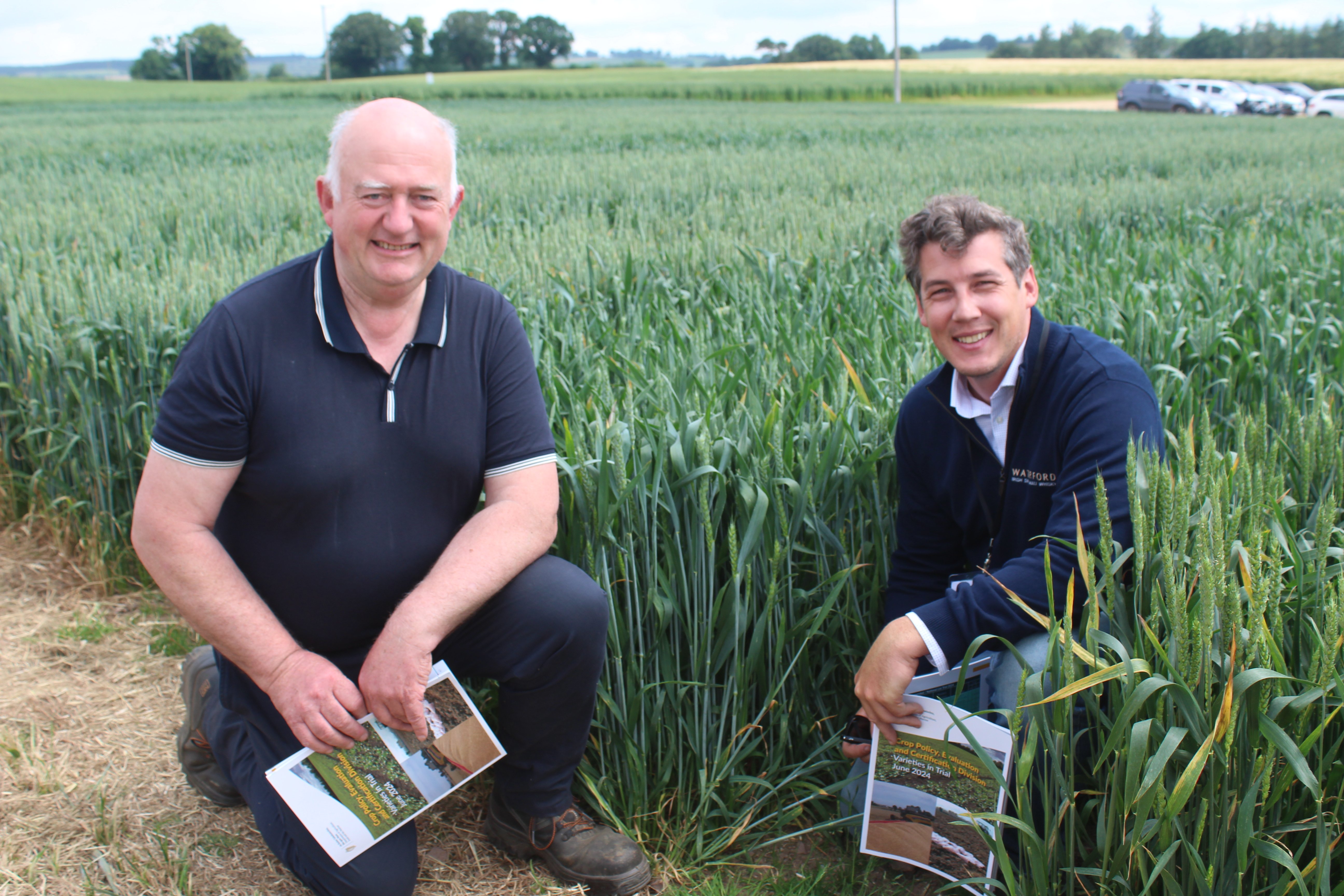 Chatting at the Ballyderown Farm Open Day, (l-r): Brendan O'Gorman, Castletownroche, Co. Cork and Dr. Dustin Herb, Oregon State University