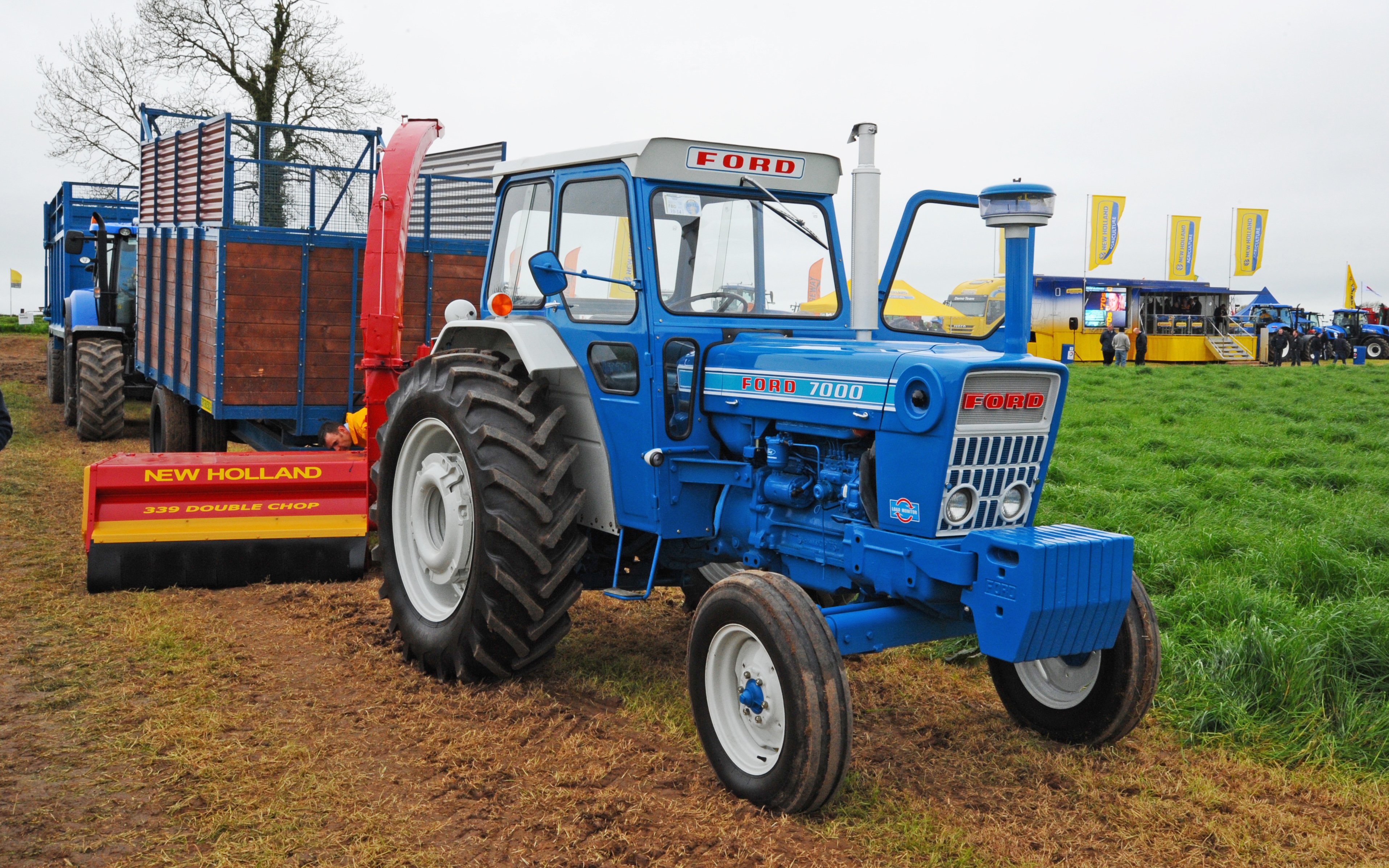 The Ford 7000 and 5000 were given the option of Dual Power, doubling the number of gears available to drivers
