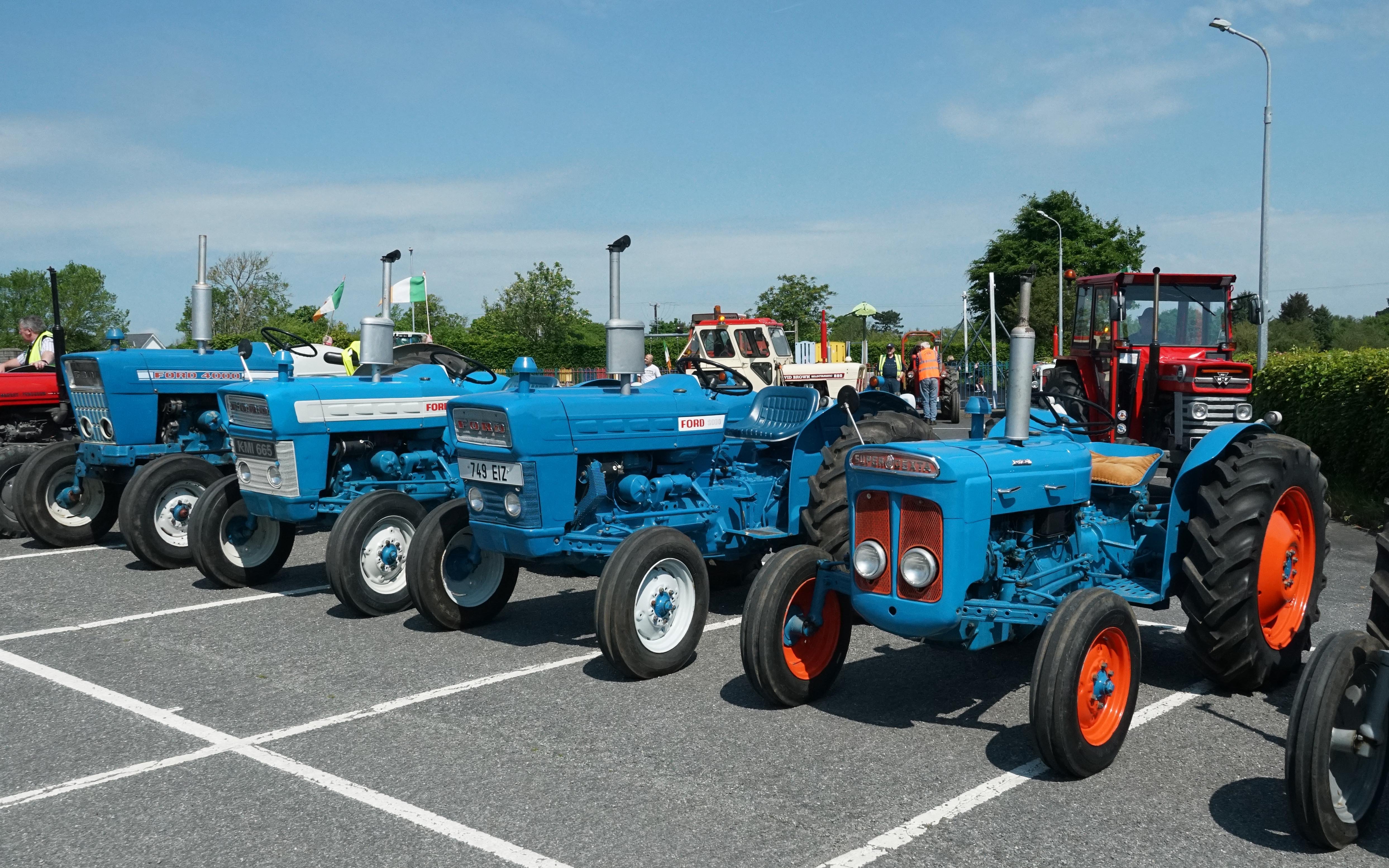 The evolution of Ford tractors can be clearly seen with the Super Dexta (right) giving way to the 6X series which was then revamped to create the Ford Force tractors of 1968