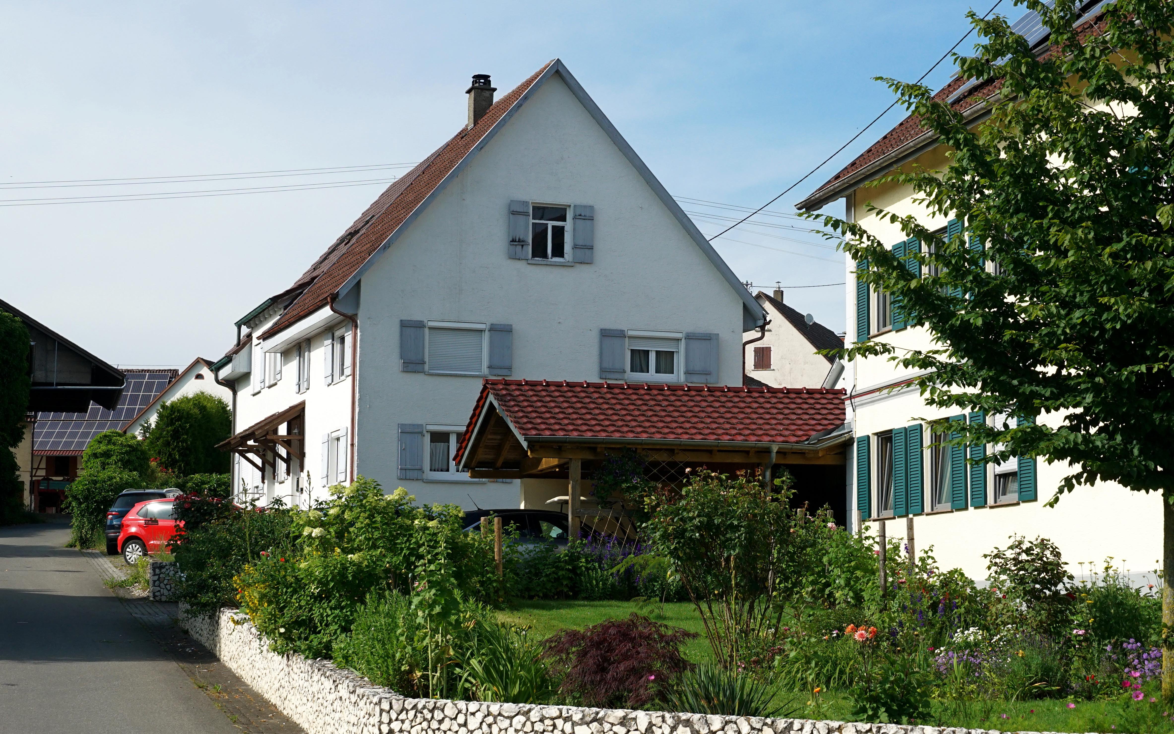 The village of Lampertsweiler stands to the rear of the farm and benefits from the hot water and electricity produced