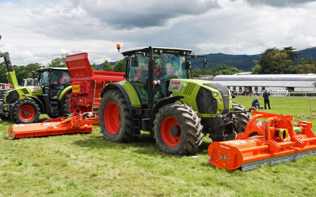 The Agrimaster FN range is part of the Weaving stable and is imported into Ireland by Anner Agri