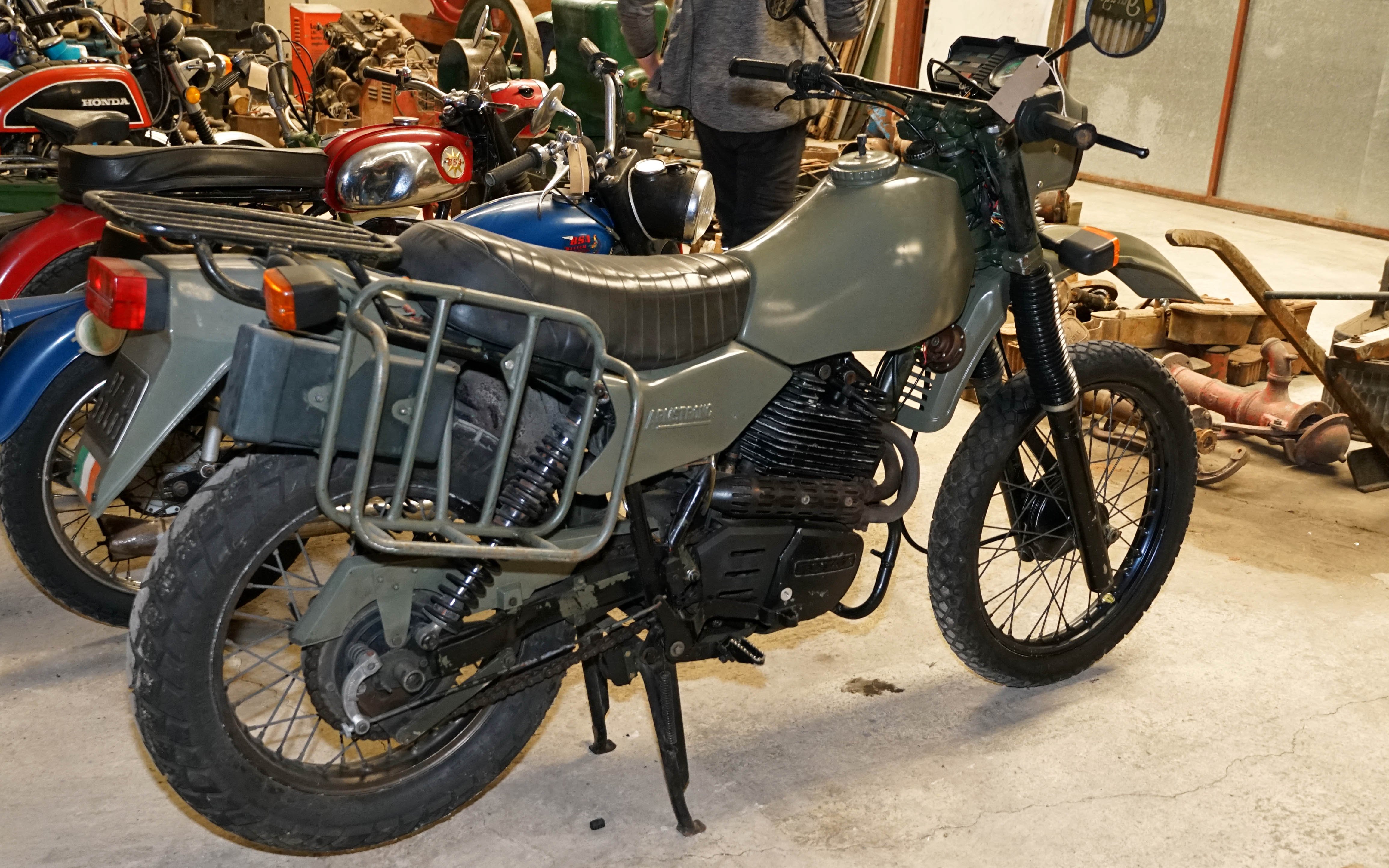 The MT 500 was a petrol powered machine which caused supply problems in diesel powered armies, hence it never really caught on