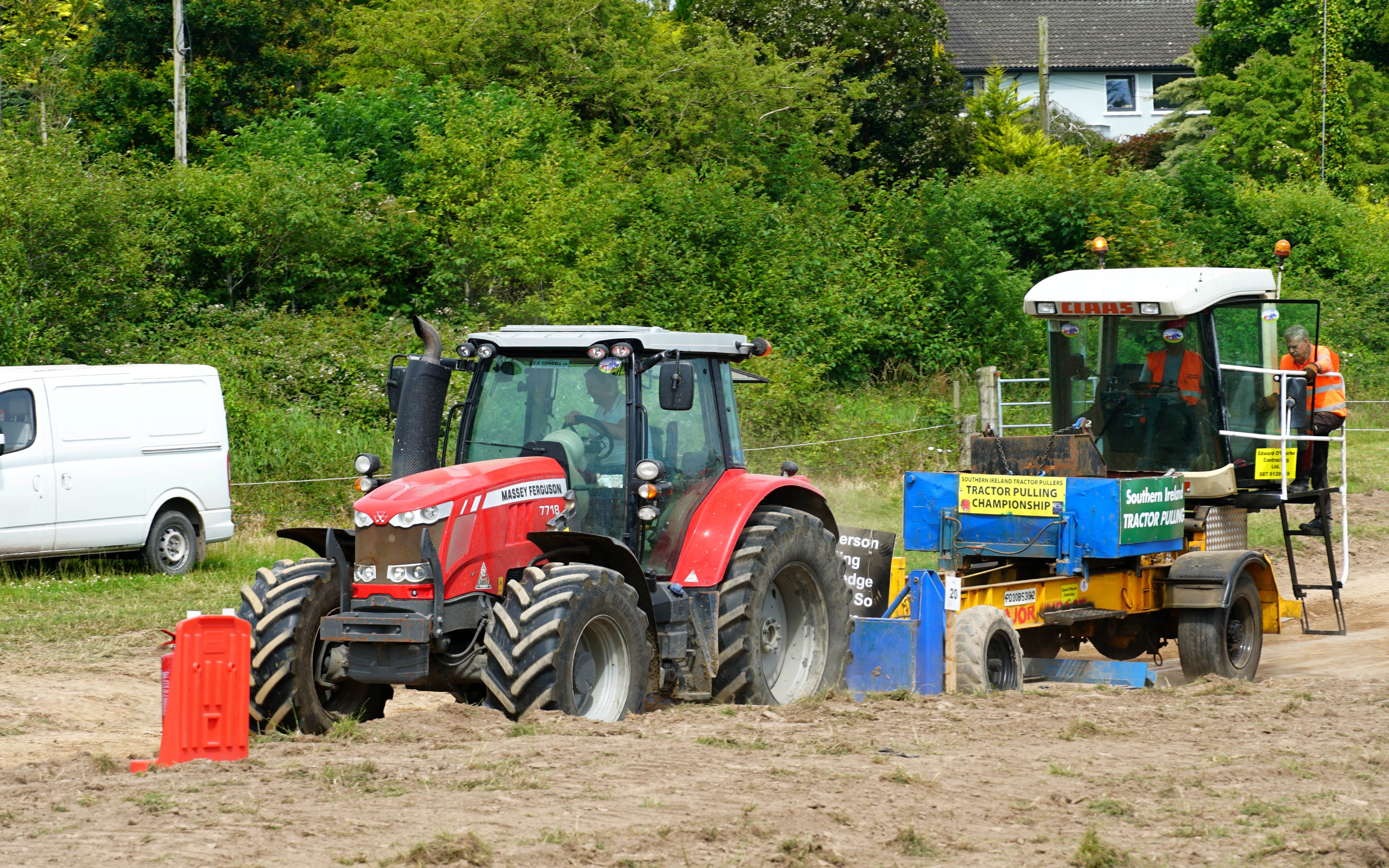 Rated at 165hp this Massey Ferguson 7718 managed a decent pull thanks to four wheel drive and a modern transmission