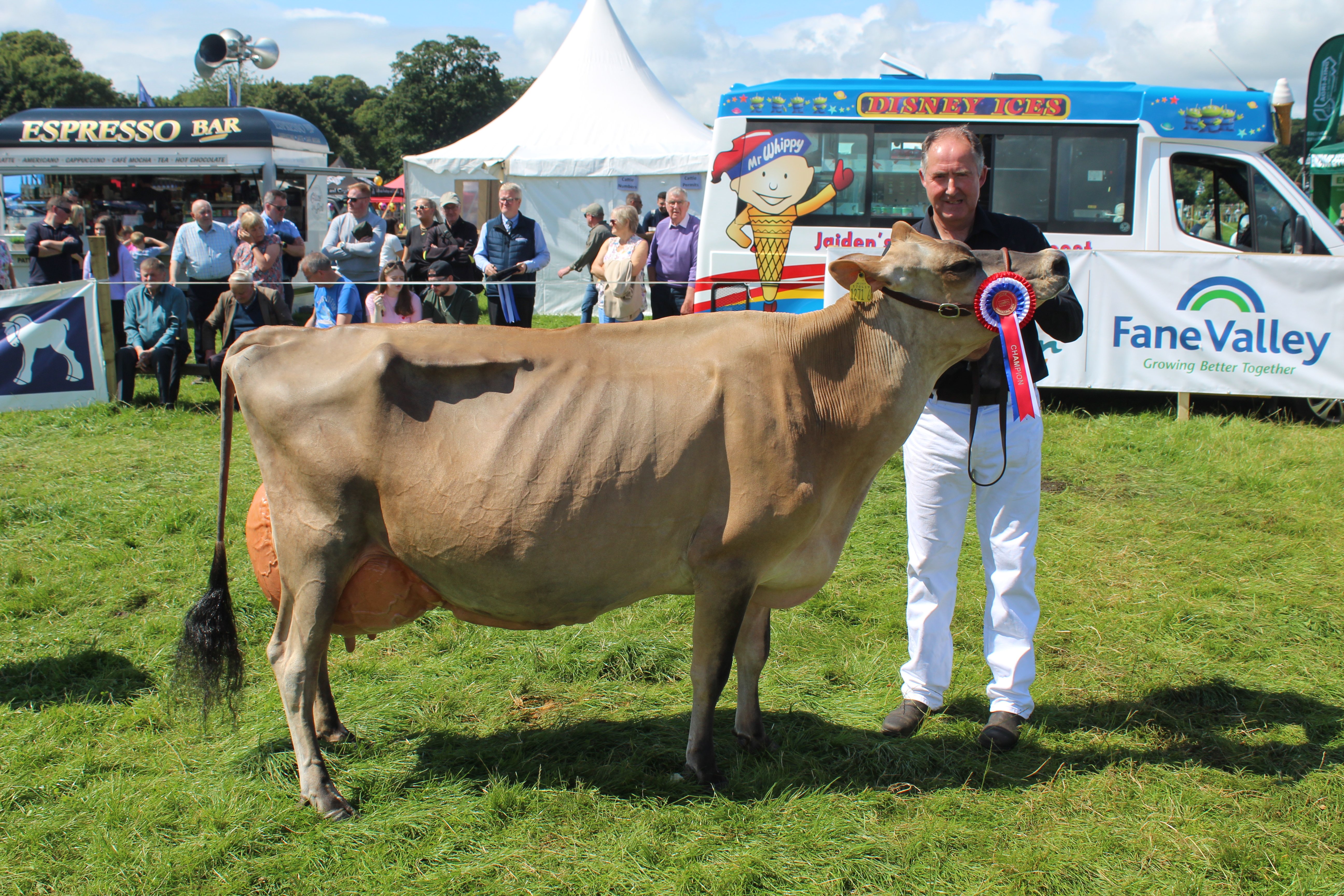 Ashley Fleming with Potterswalls Bontima Dawn: the dairy inter-breed champion at Antrim Show 2024