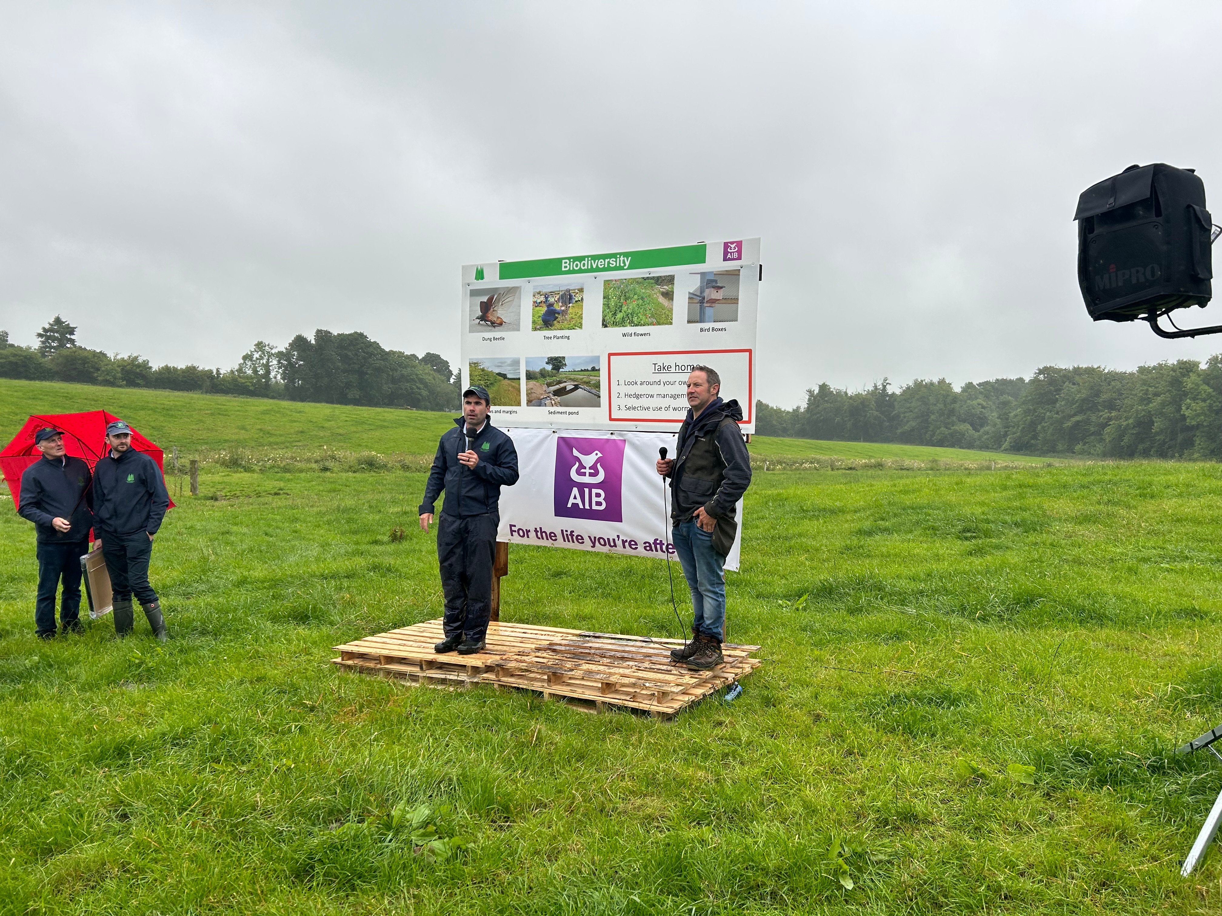 Teagasc researcher Mike Egan and Bruce Thompson talking at the event