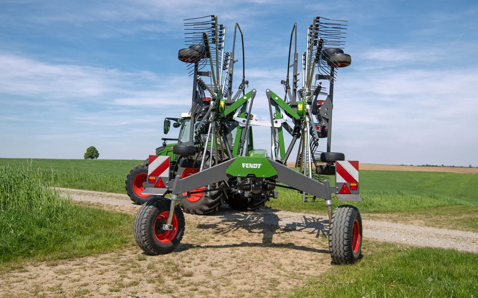 The new rakes offer a reduced transport height that can be reduced further by removal of rotor arms