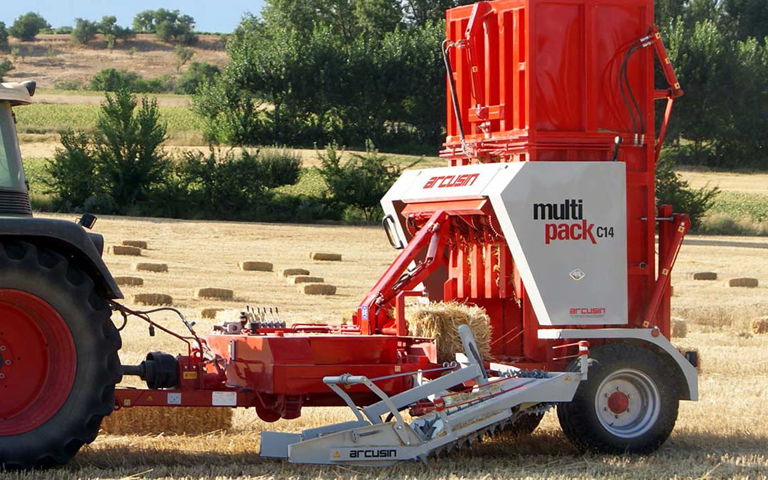 The Arcusin MultiPack collects and compresses up to 14 standard bales