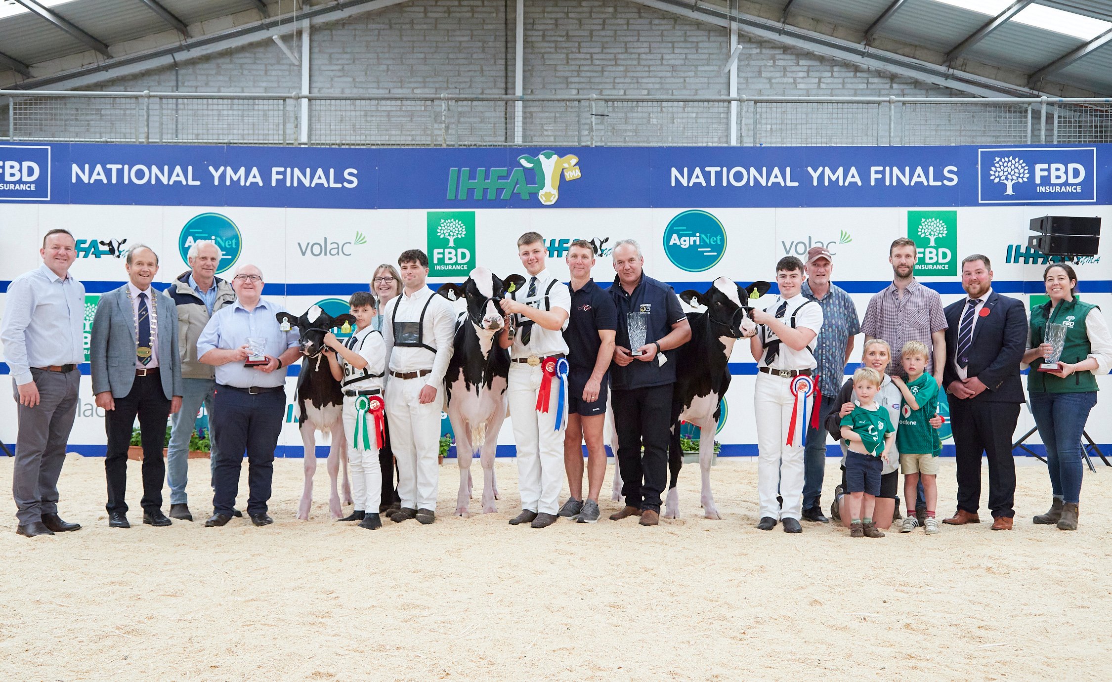 Champion Calf final line up of winners: Laurence Feeney, IHFA CE, John O’Sullivan, IHFA President, Robert Helen, Liam Gannon (Volac), Sponsor, Honourable Mention Calf Eedy Skick Acclaim – Stephen Shannon, handler Gearoid Long, Sylvia Helen, Reserve Champion Calf Hallow Sidekick Twizzle – Hallow &amp; Hullcrest, handler Will Jones, Philip Jones, Trevor Hanley, sponsor, Champion Calf Jones Chief Jessie J – Jones &amp; Hullcrest, handler Josh Sinnott, Gerrit Kerssies, Izzy, Ted, Rory and Gary Jones, with Judge John Mclean and Mary Dunphy (FBD) Source: Maria Kelly.