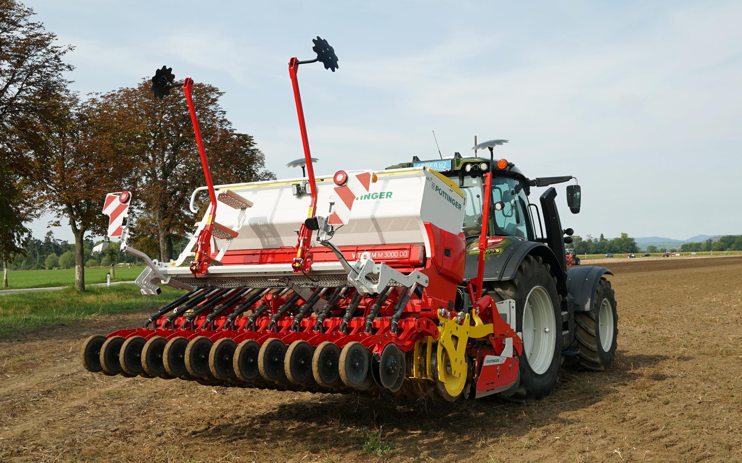 With a 3m working width and a low power requirement, the Fox 3000 D combination is a fuel efficient tool for seeding