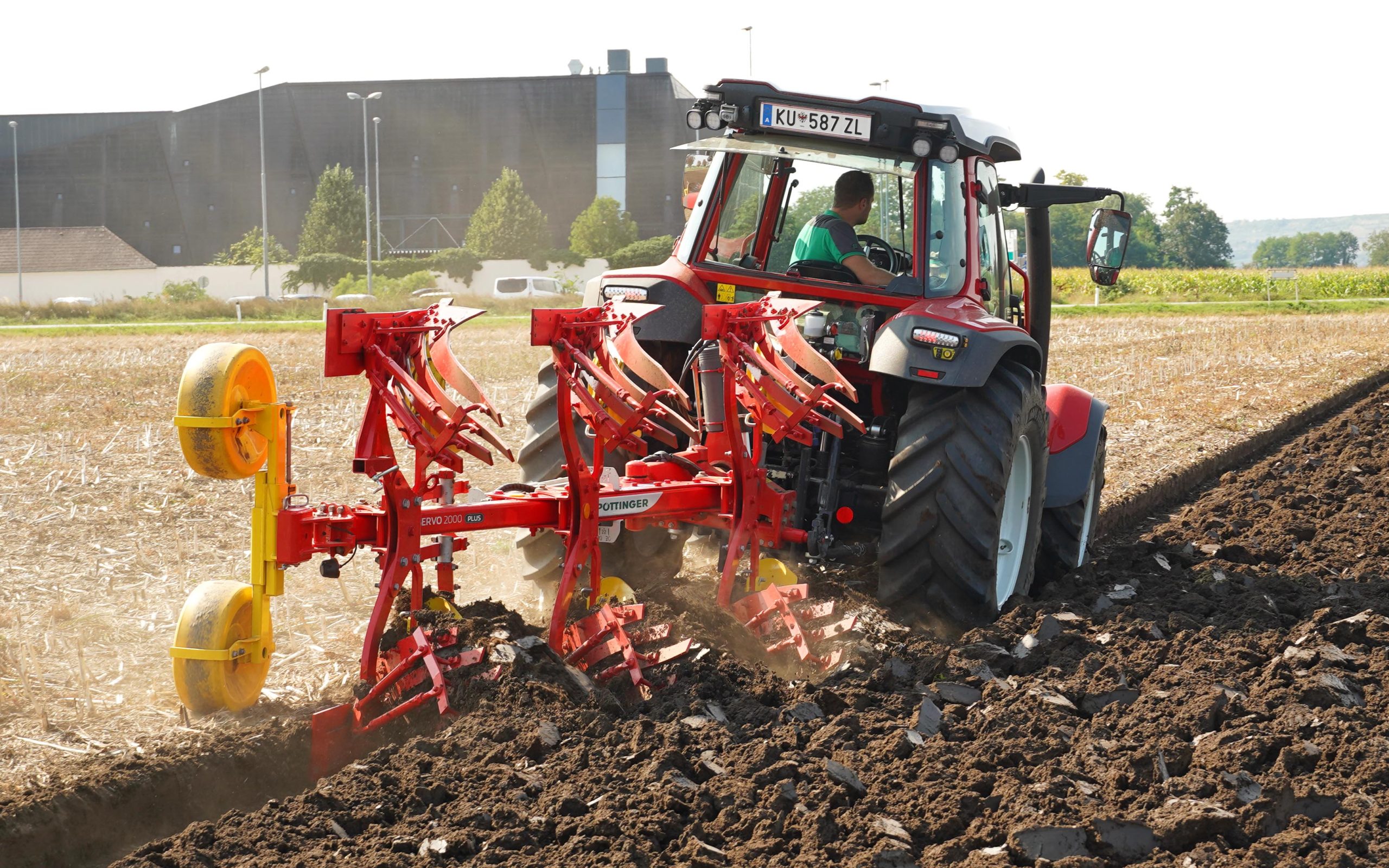 Mounted on a 100hp tractor the set up was making easy work of the almost perfect soil conditions
