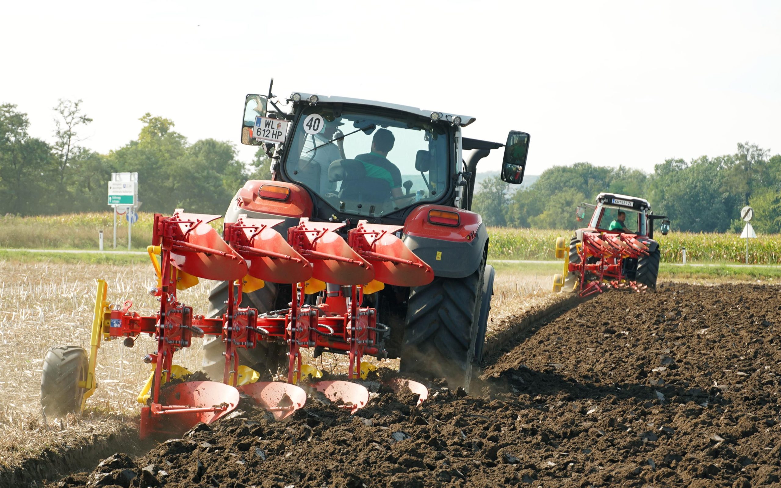 Little difference between slatted and standard mould boards on these two servo 2000 ploughs