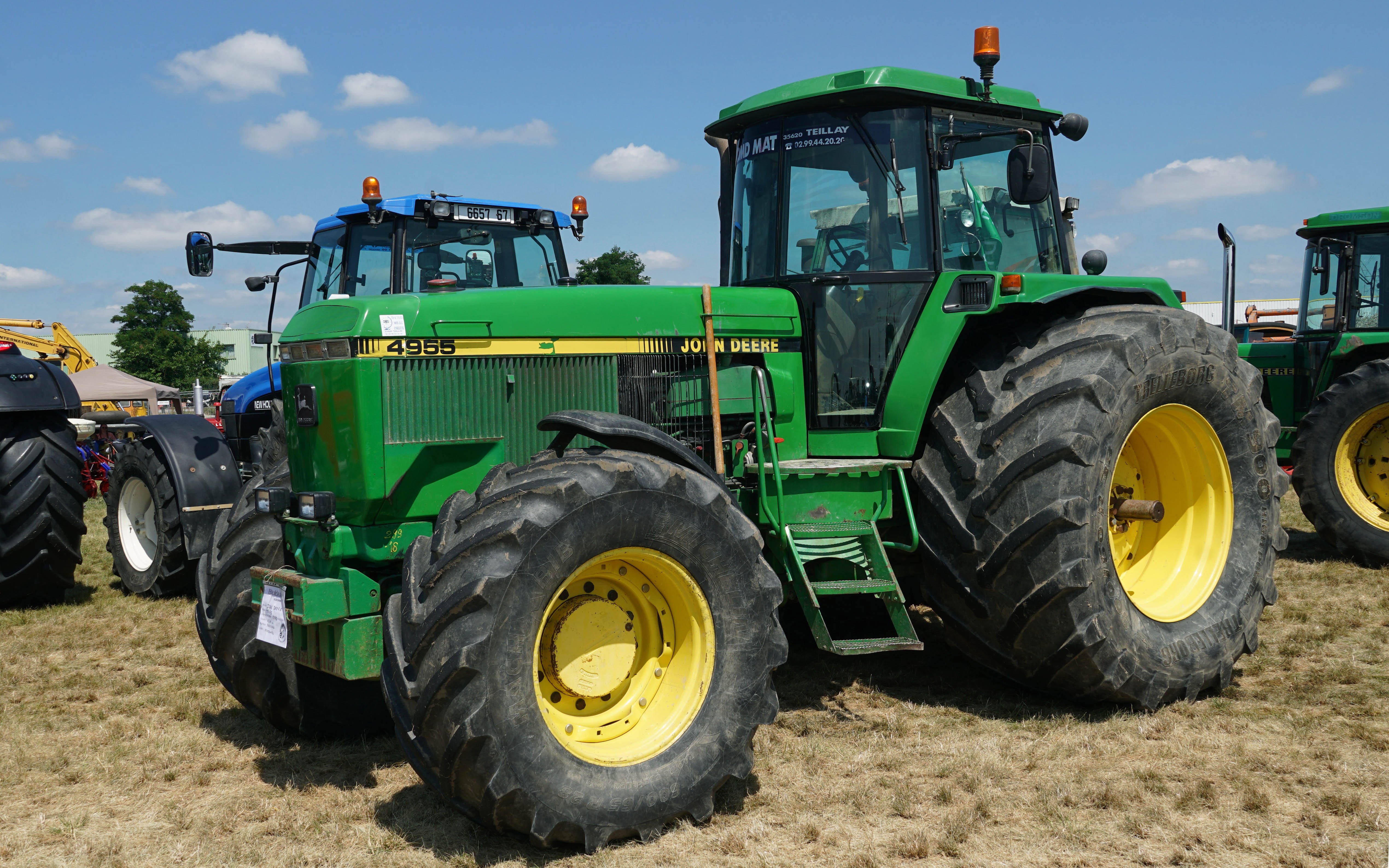 There is nothing delicate about this 225hp John Deere 4955, it was built to work hard
