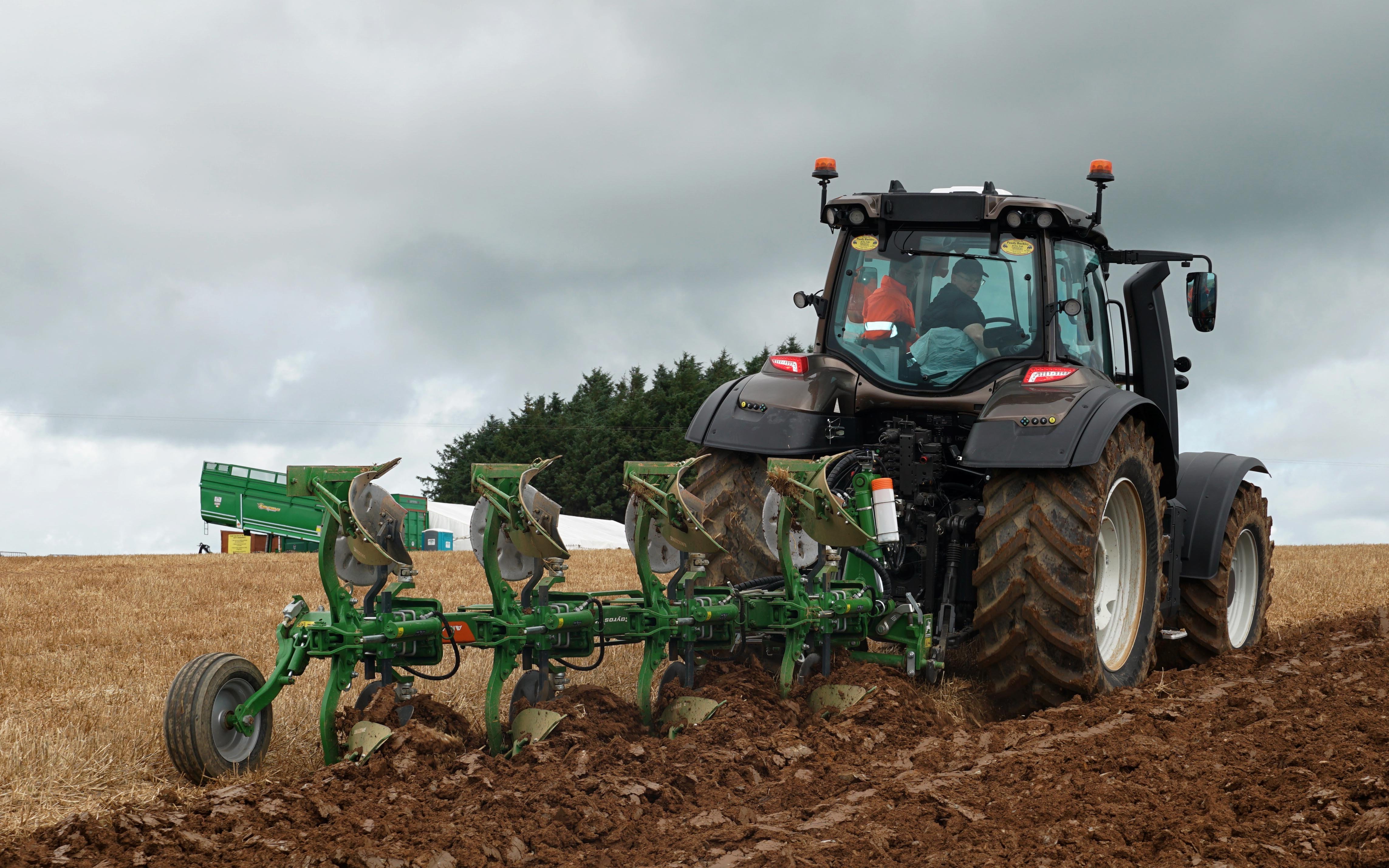The T Series tractors have a robust design suitable for heavy tillage implements, with just four furrows there were plenty of passes available to demonstrate the driver aids