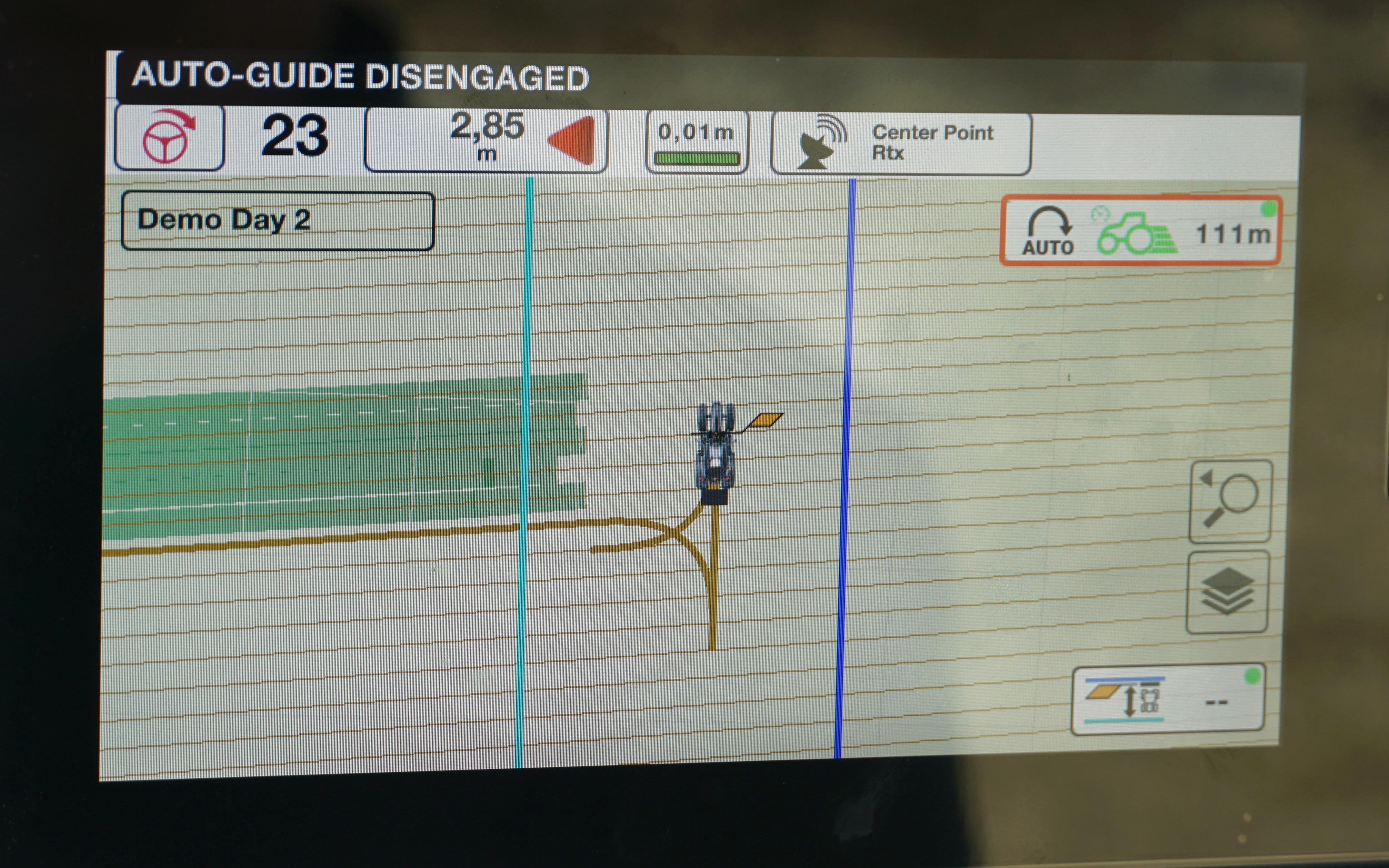 The path taken by the tractor when using Smart Turn can be clearly seen on the screen